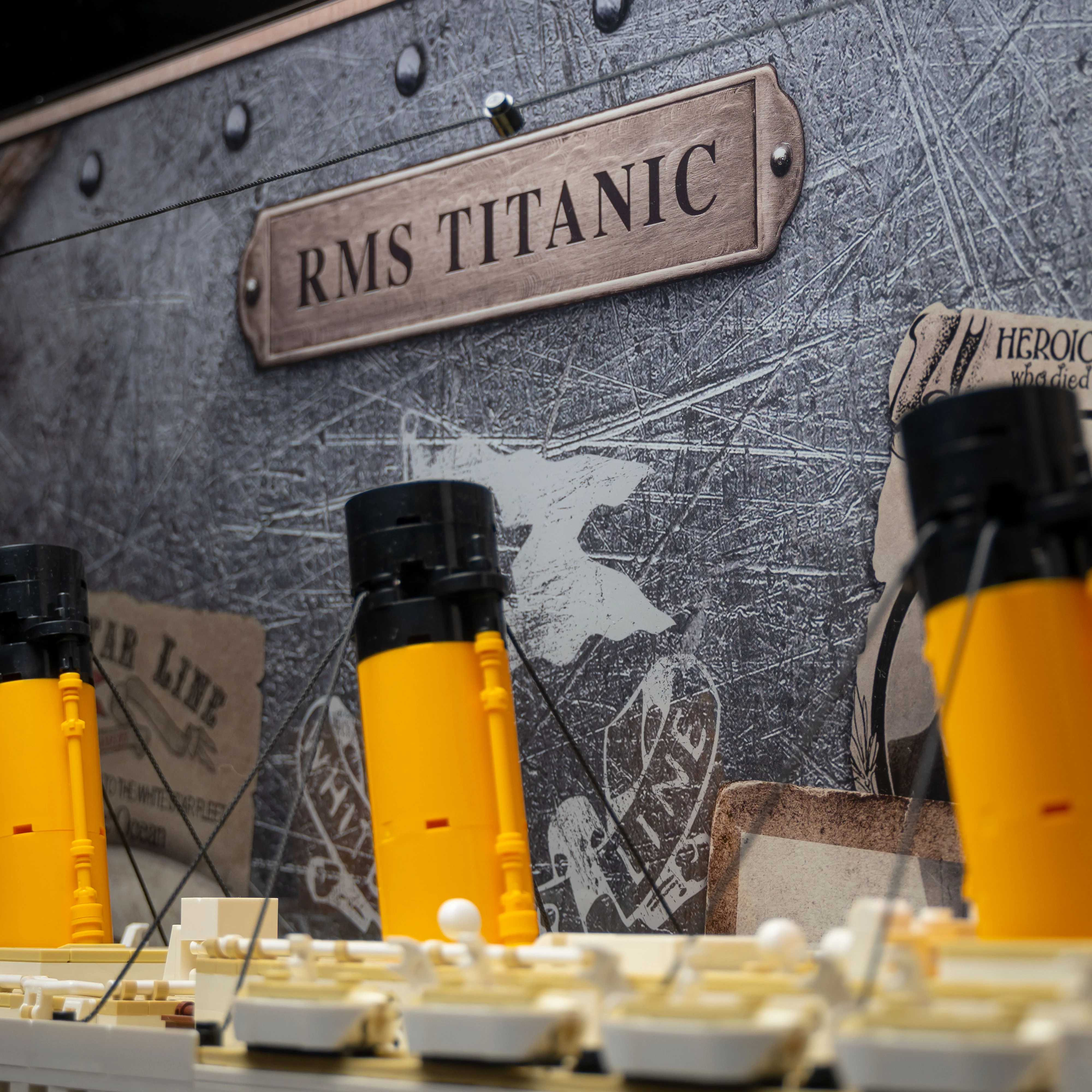 Display Case for LEGO® Titanic (10294) - Image 7