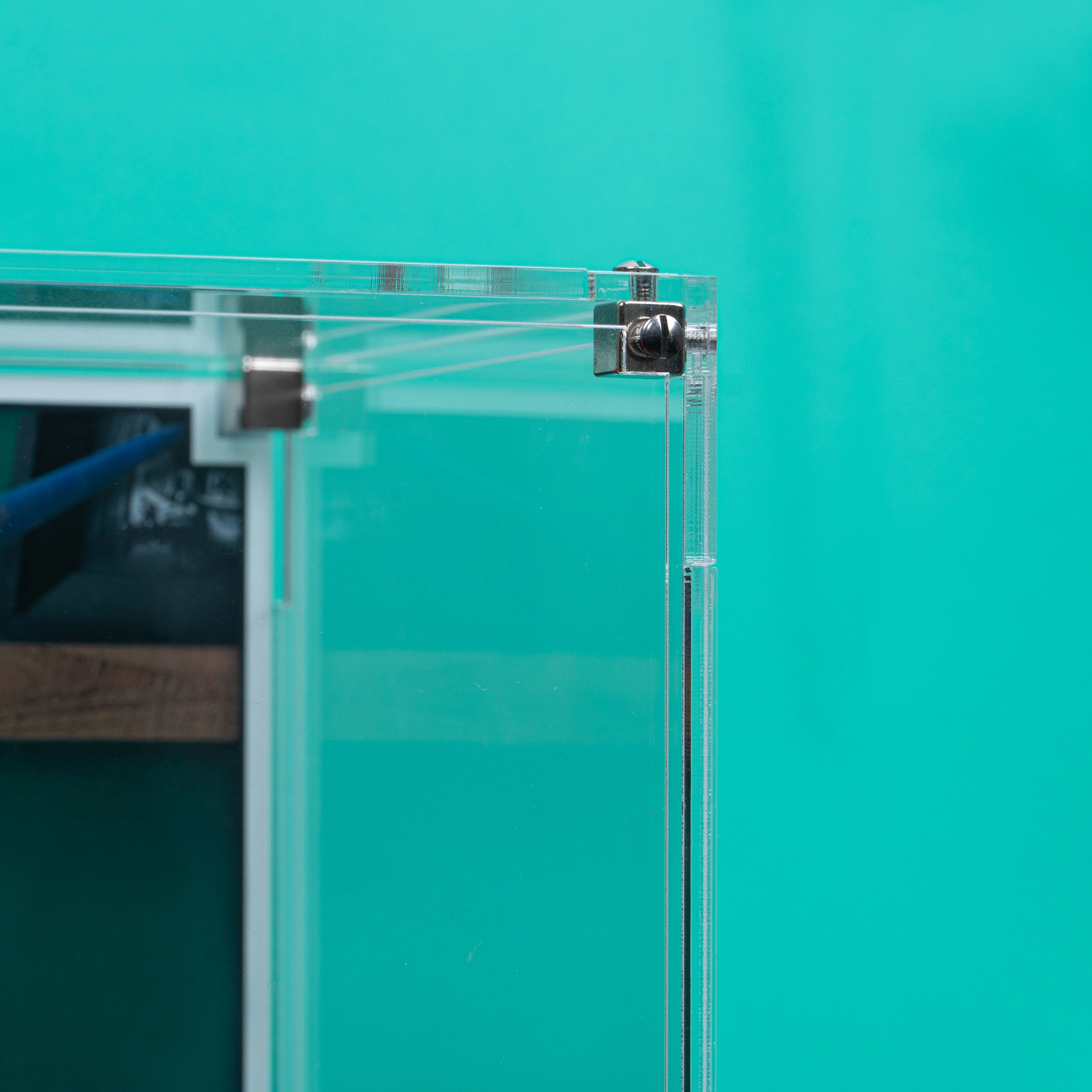 Display Case for LEGO® Up-Scaled Racing Driver Minifigure (40819) - Image 10