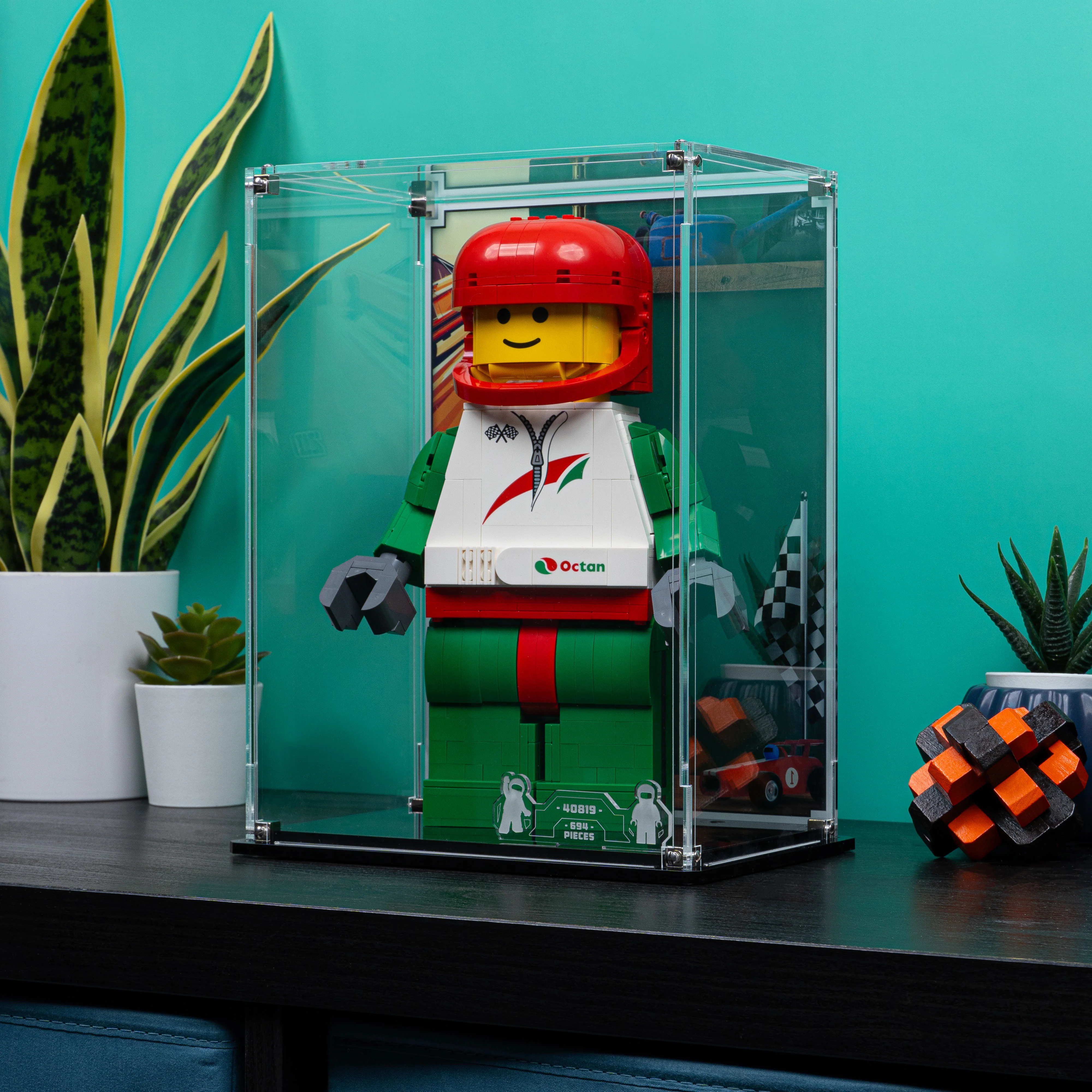 Display Case for LEGO® Up-Scaled Racing Driver Minifigure (40819) - Image 11