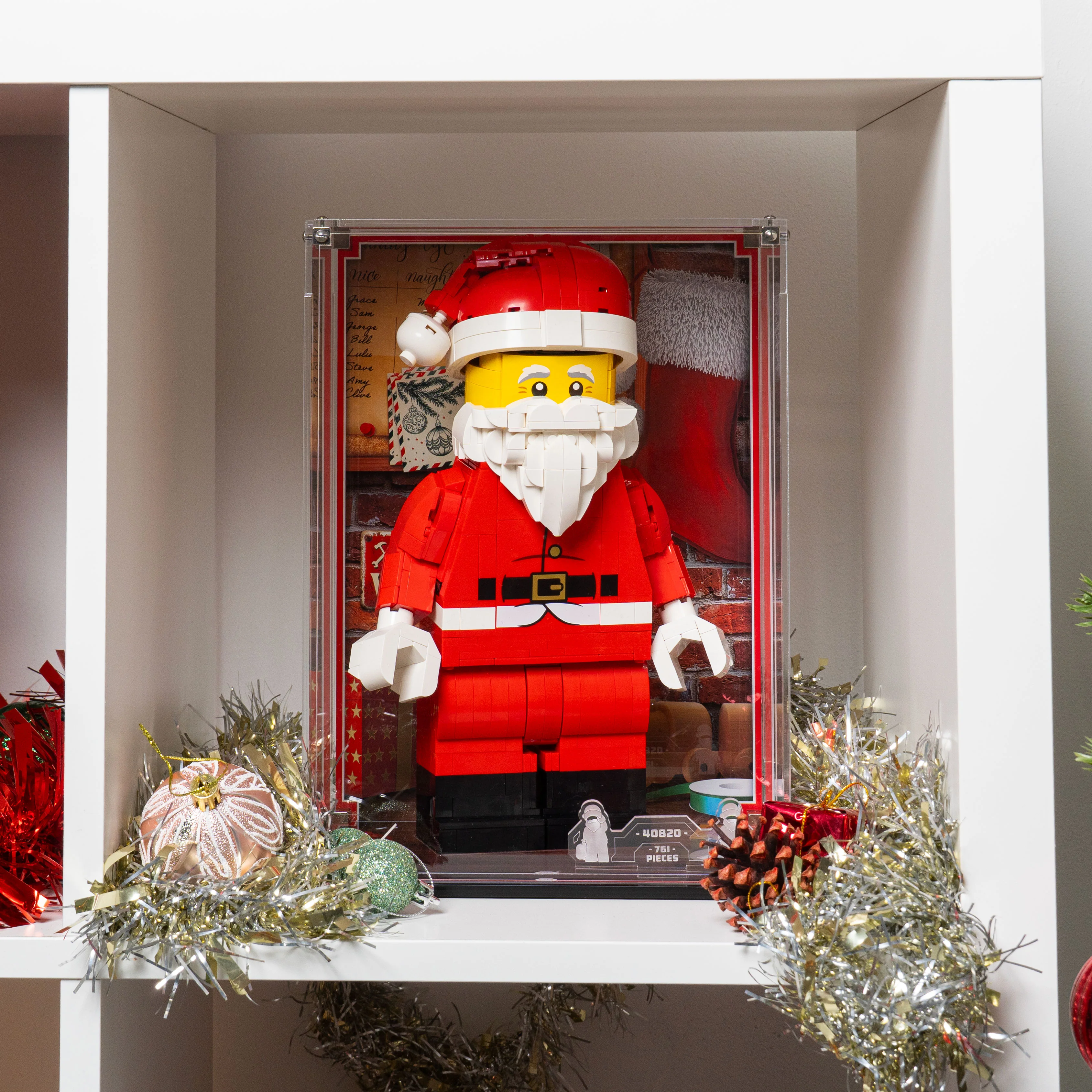 Display Case for LEGO® Up-Scaled Santa Minifigure (40820) - Image 18