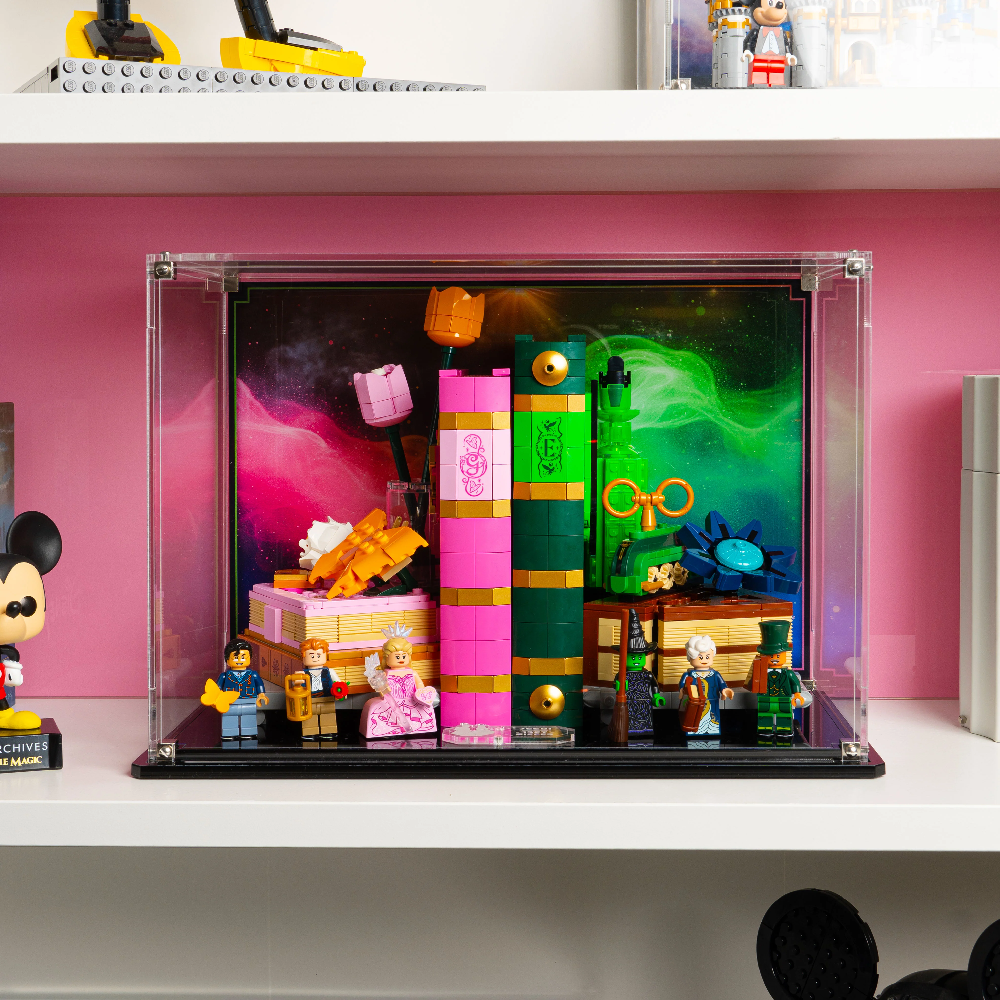 Display Case for LEGO® Wicked: Glinda and Elphaba Bookends (75691) - Image 11