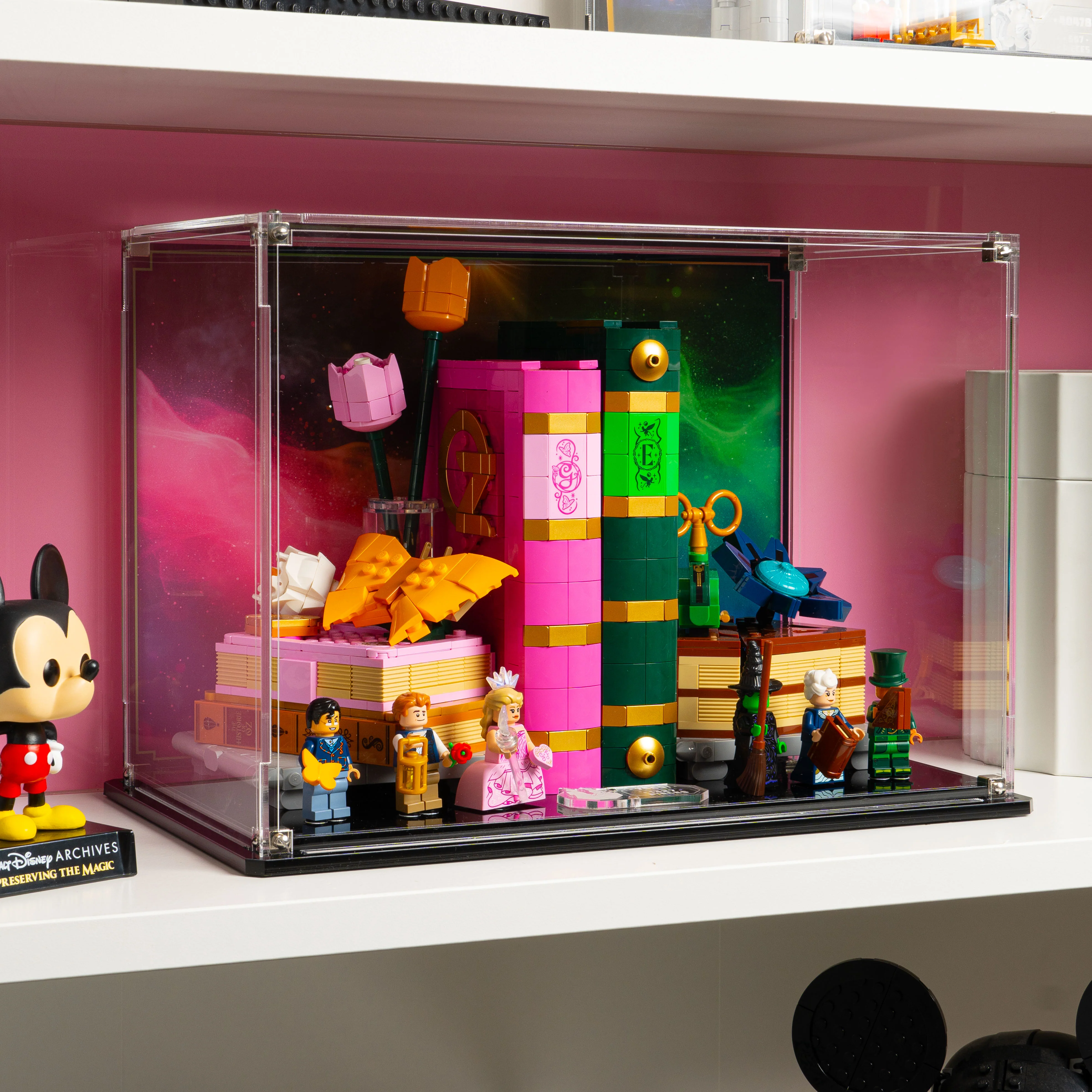 Display Case for LEGO® Wicked: Glinda and Elphaba Bookends (75691) - Image 12