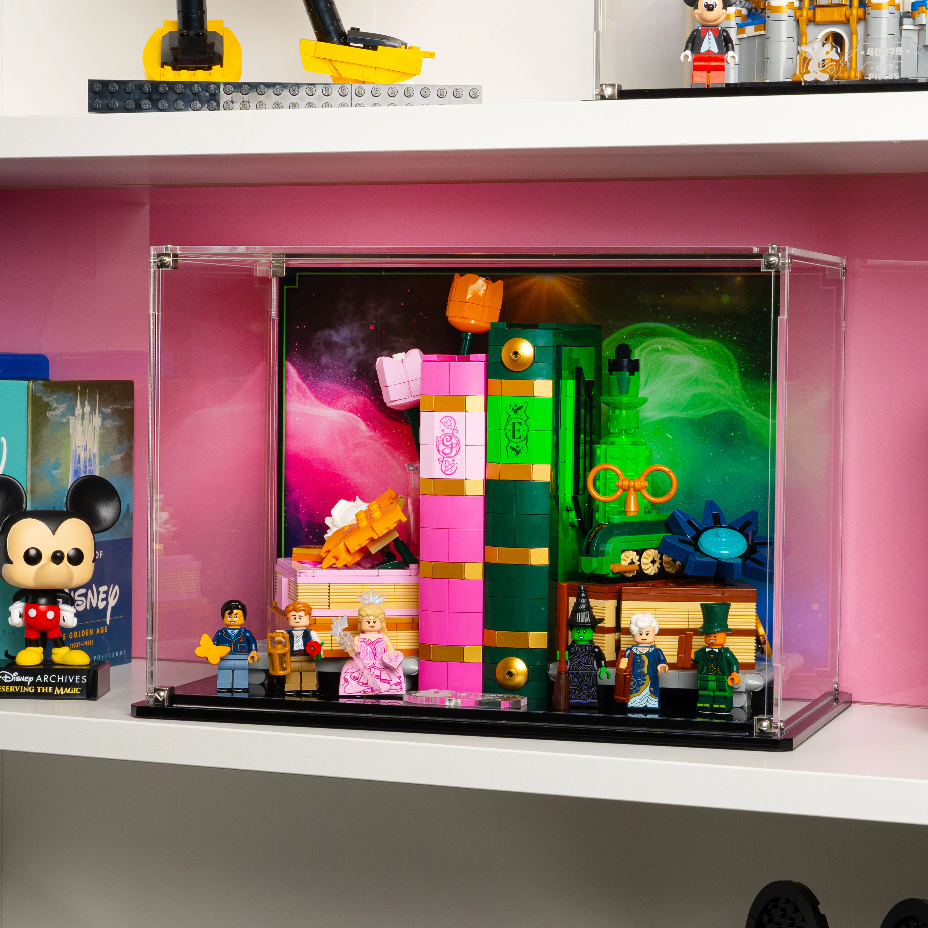 Display Case for LEGO® Wicked: Glinda and Elphaba Bookends (75691) - Image 2