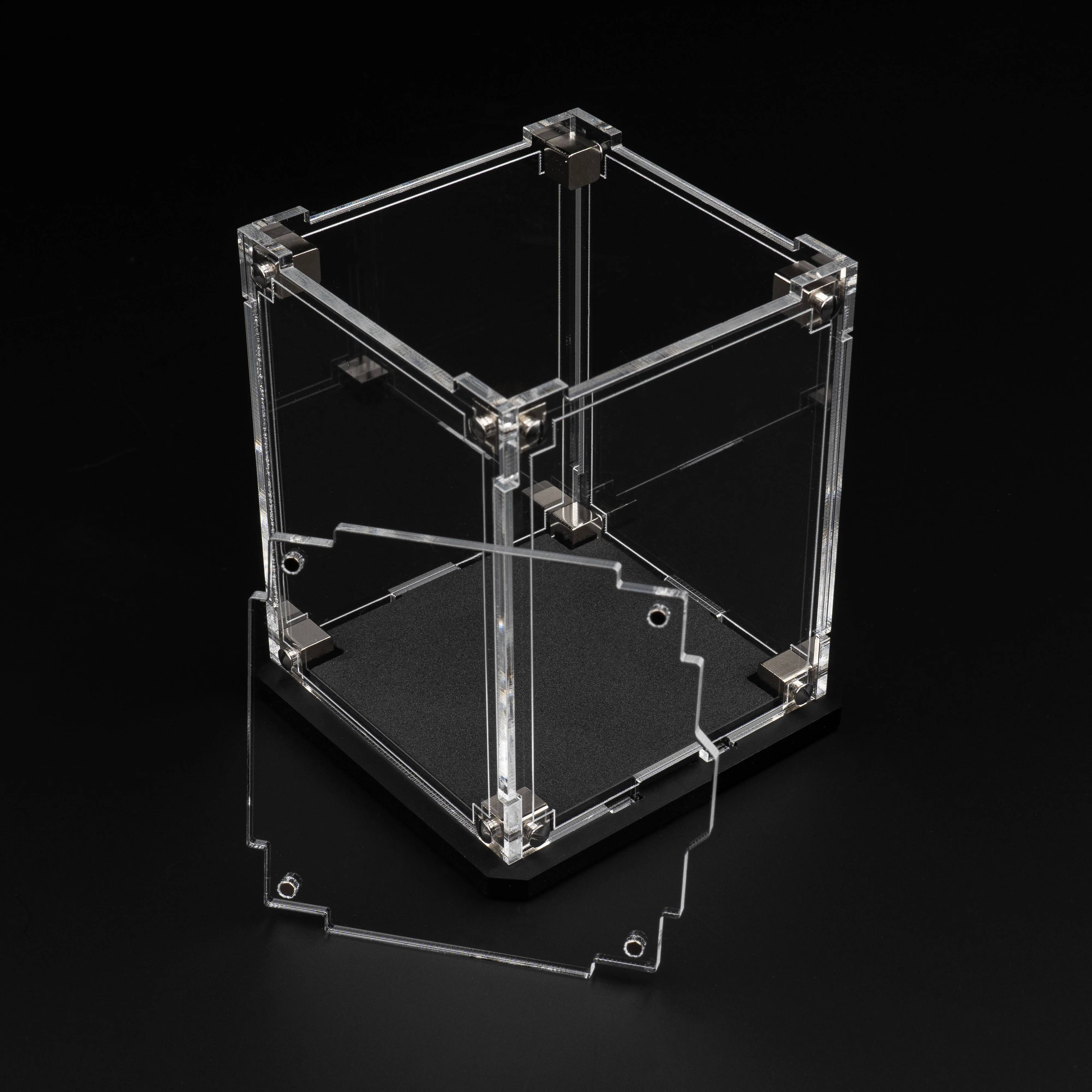 Display Case for Warhammer® Miniature with Eternal Conflict Background - Image 8