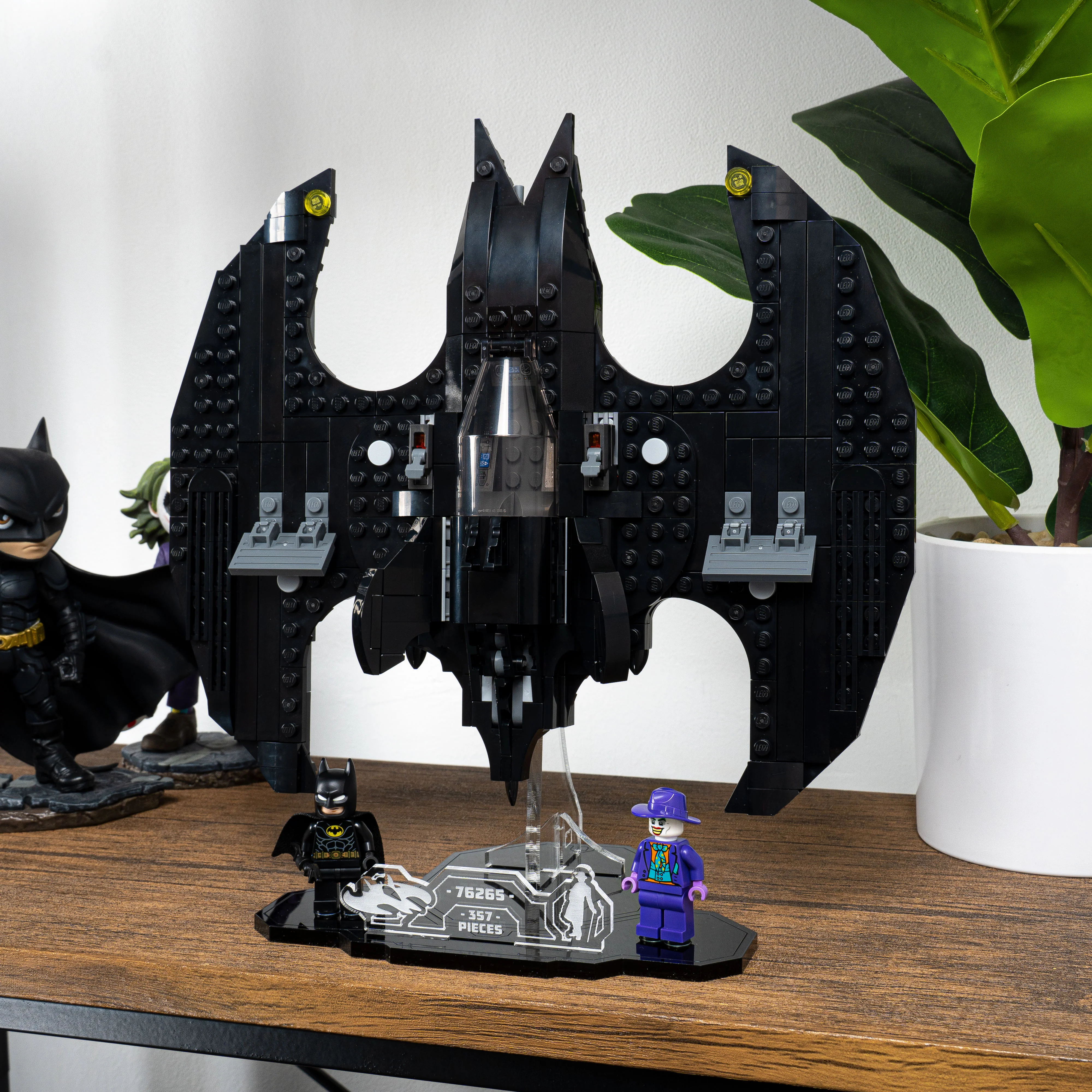 Display Stand for LEGO® Batman: Batwing: Batman™ vs. The Joker™ (76265) - Image 10
