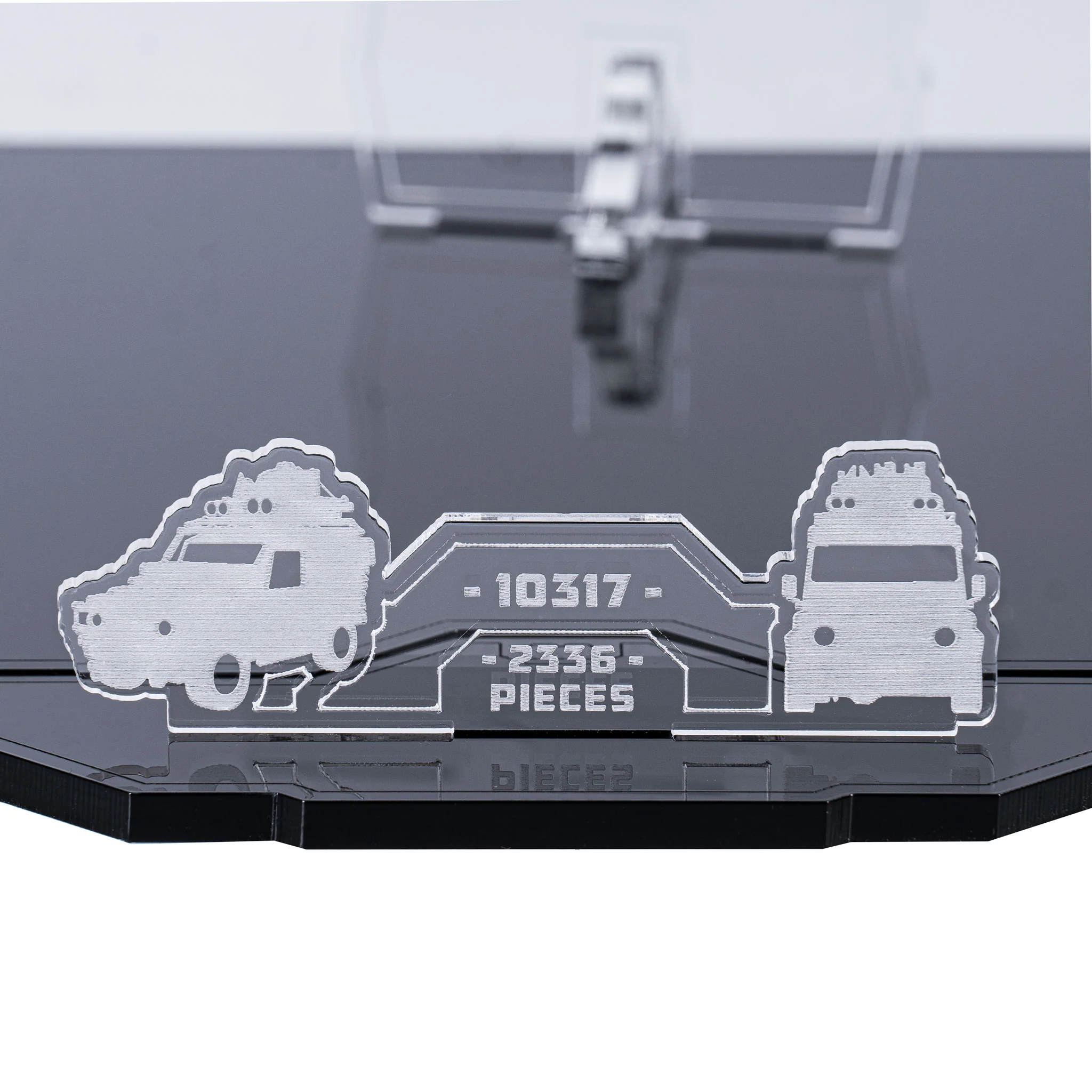 Display Stand for LEGO® Icons: Land Rover Classic Defender 90 (10317) - Image 3