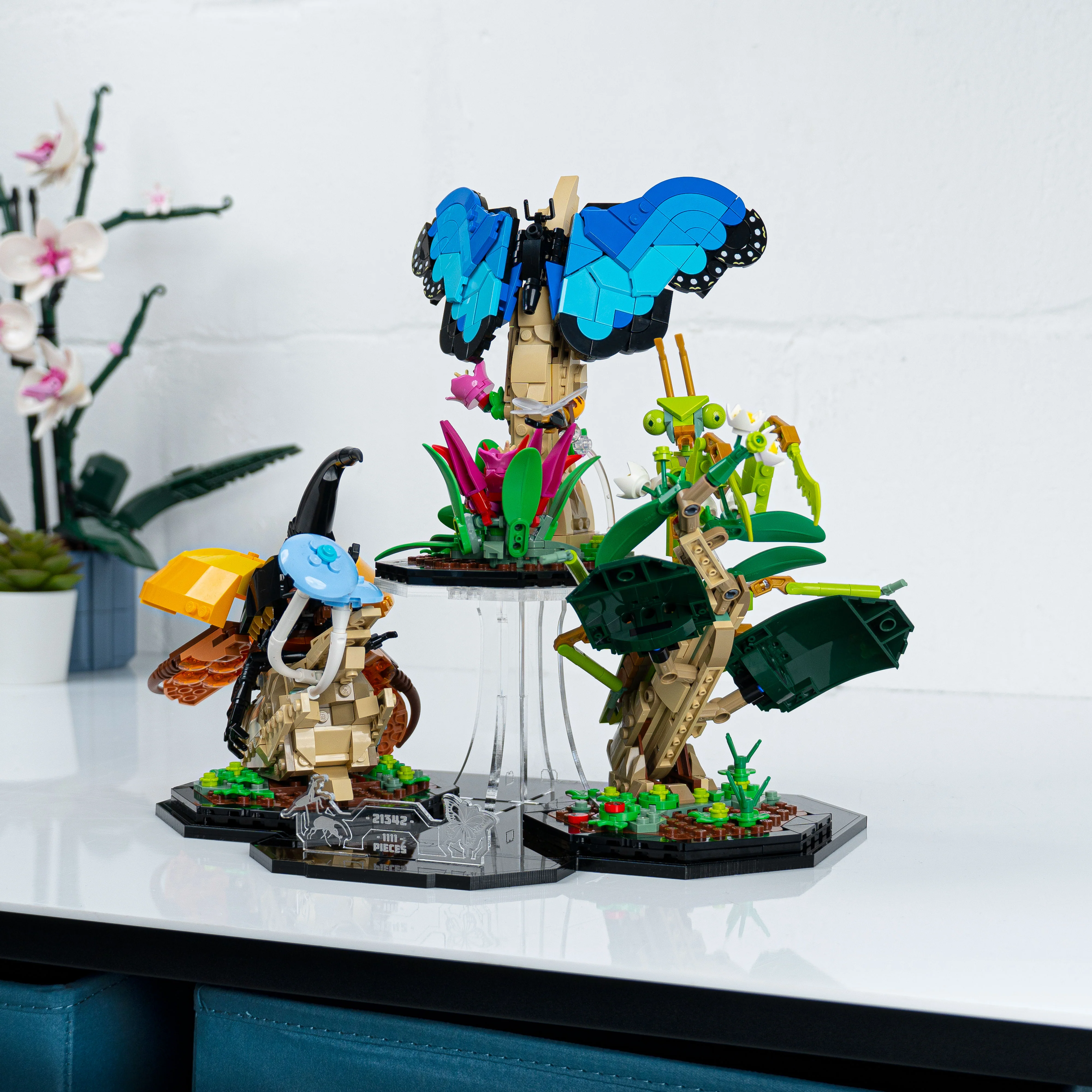 Display Stand for LEGO® Ideas: The Insect Collection (21342) - Image 9