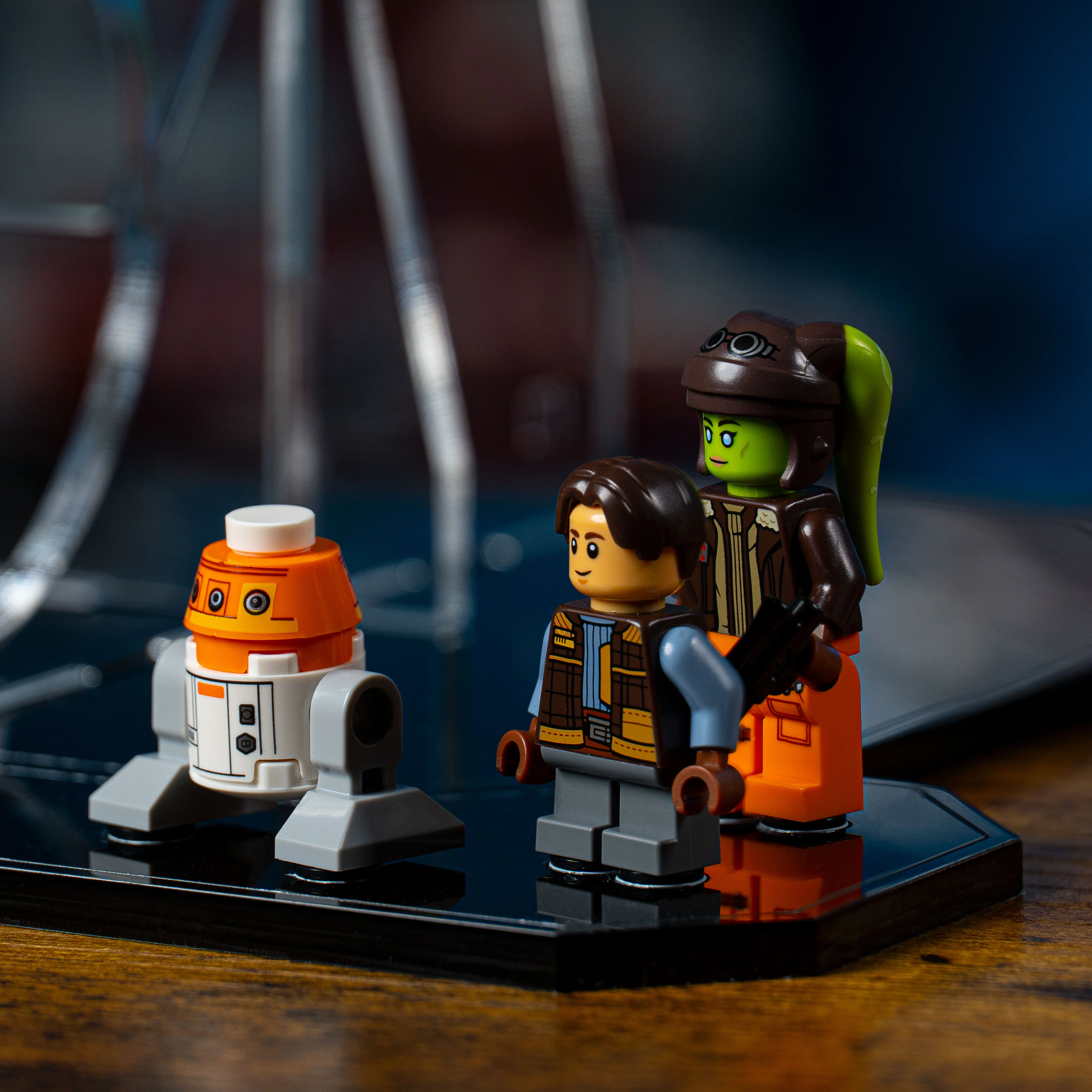Display Stand for LEGO® Star Wars Ghost & Phantom II (75357) - Image 11