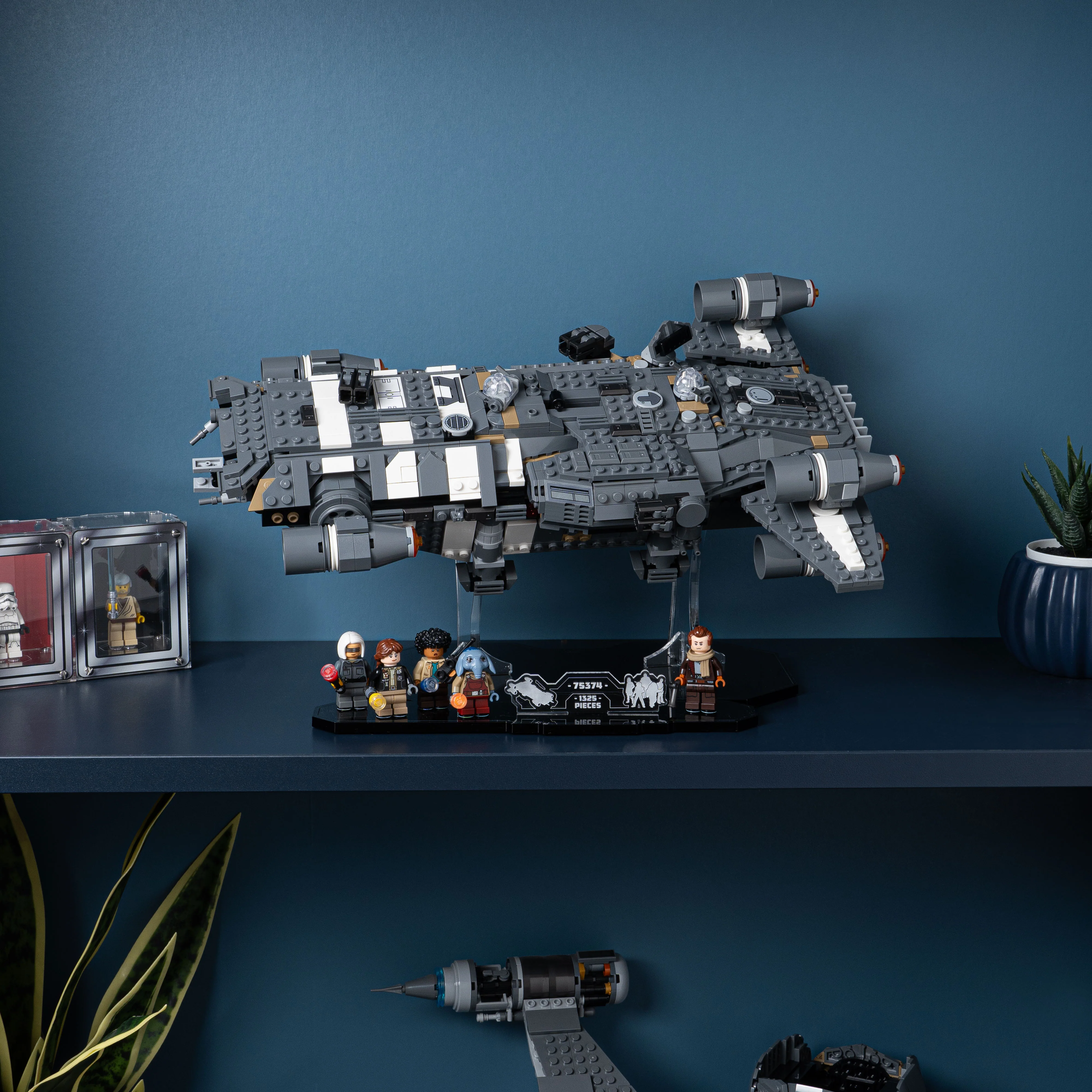Display Stand for LEGO® Star Wars: The Onyx Cinder (75374) - Image 8