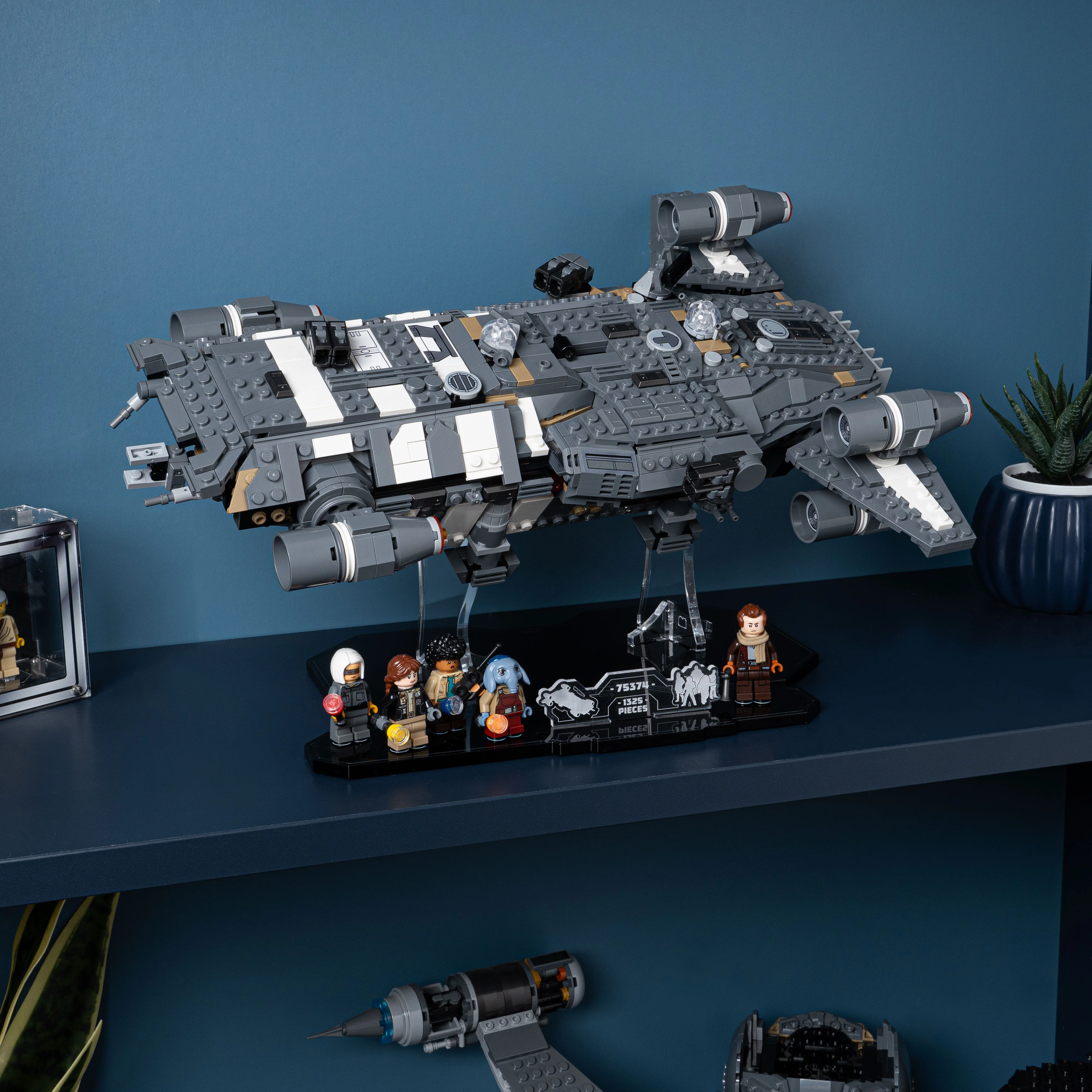 Display Stand for LEGO® Star Wars: The Onyx Cinder (75374) - Image 9