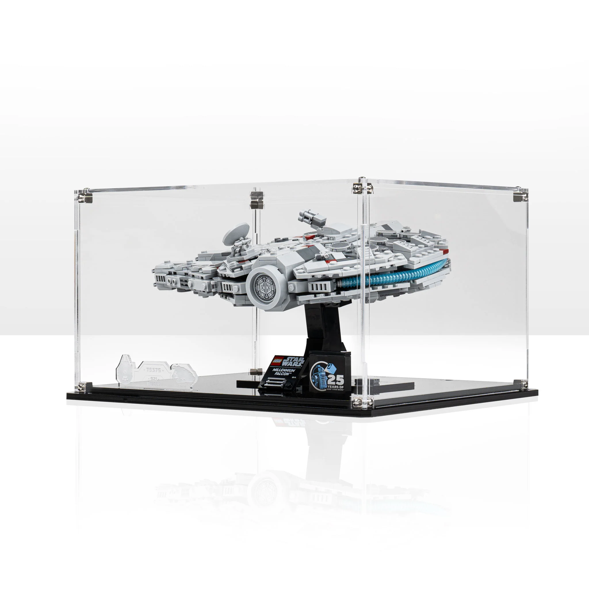 Horizontal & Angled Display Cases for LEGO® Star Wars™ Midi Scale Millennium Falcon™ (75375) - Image 14