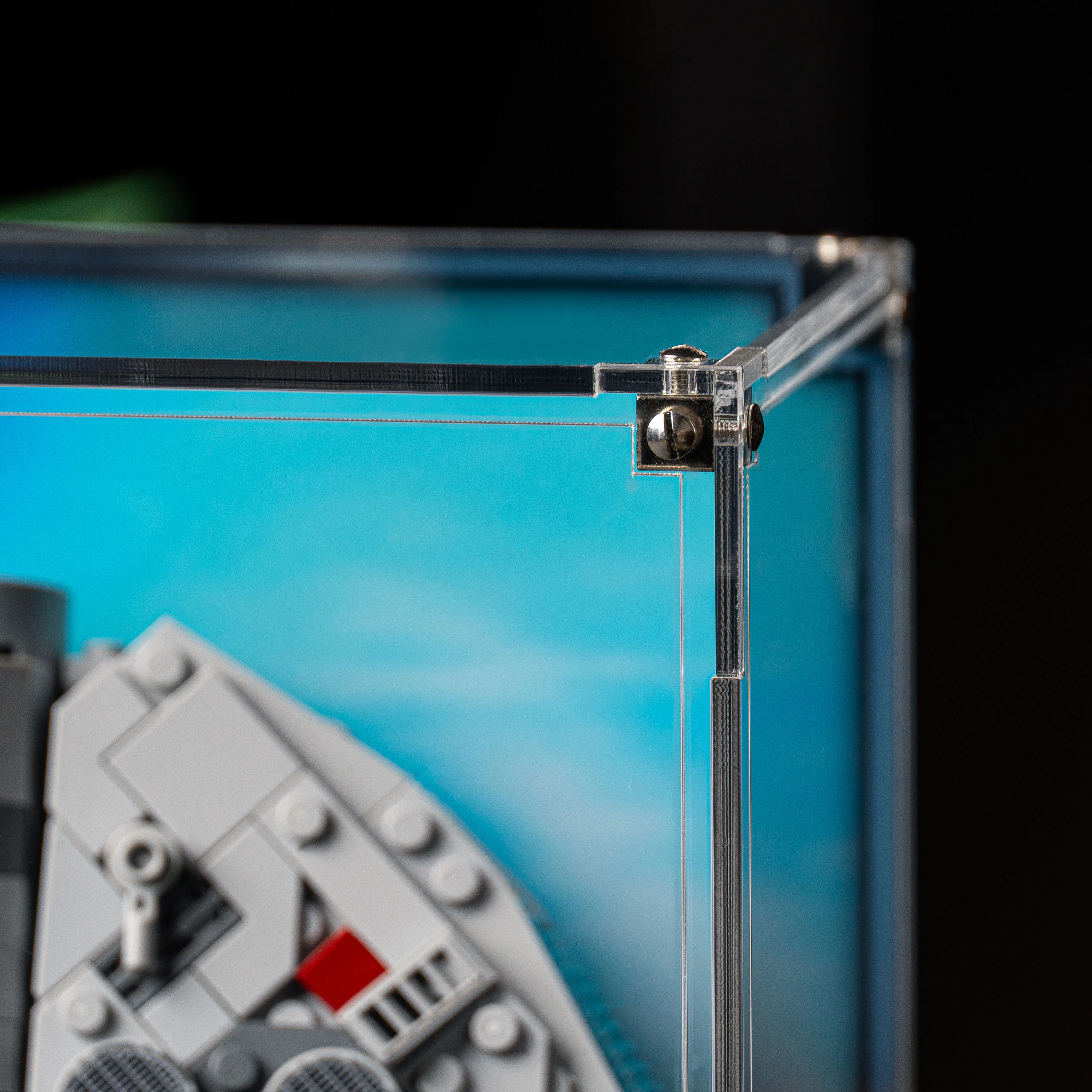 Horizontal & Angled Display Cases for LEGO® Star Wars™ Midi Scale Millennium Falcon™ (75375) - Image 5