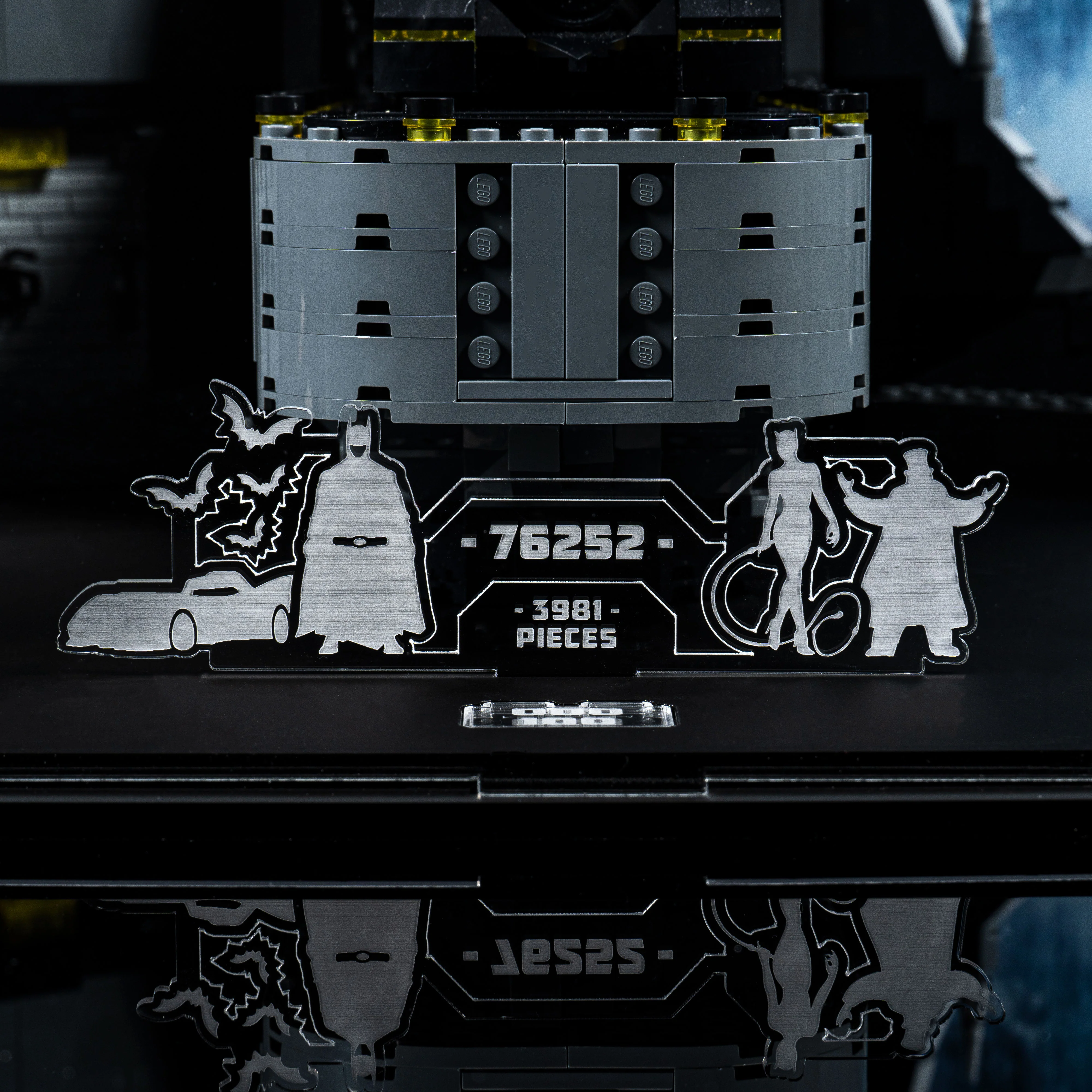 Limited Edition Display Case for LEGO® Batcave™ Shadow Box (76252) - Image 12