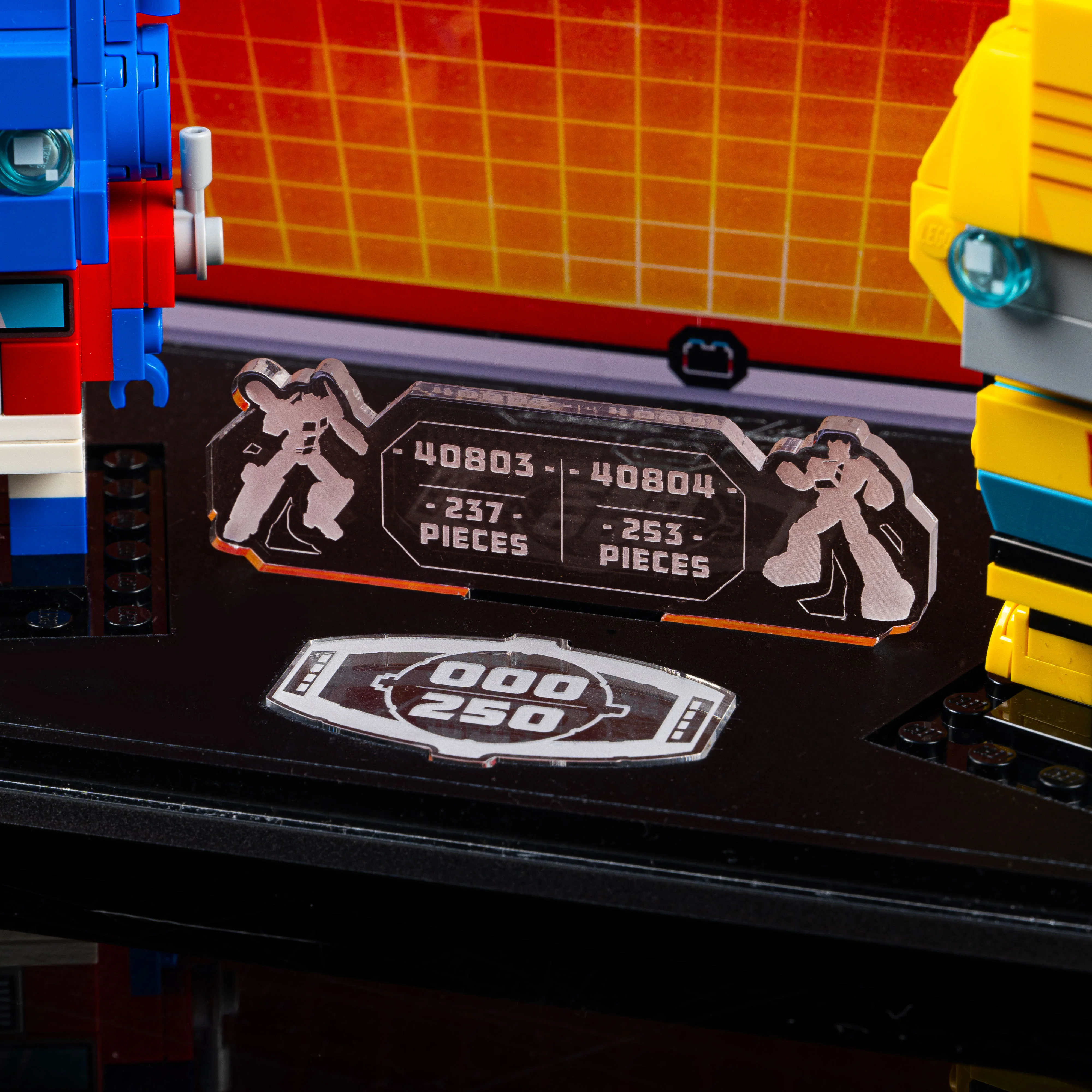 Limited Edition Duo Display Case for LEGO® BrickHeadz Optimus Prime Robot & Vehicle (40803) & Bumblebee Robot & Vehicle (40804) - Image 9