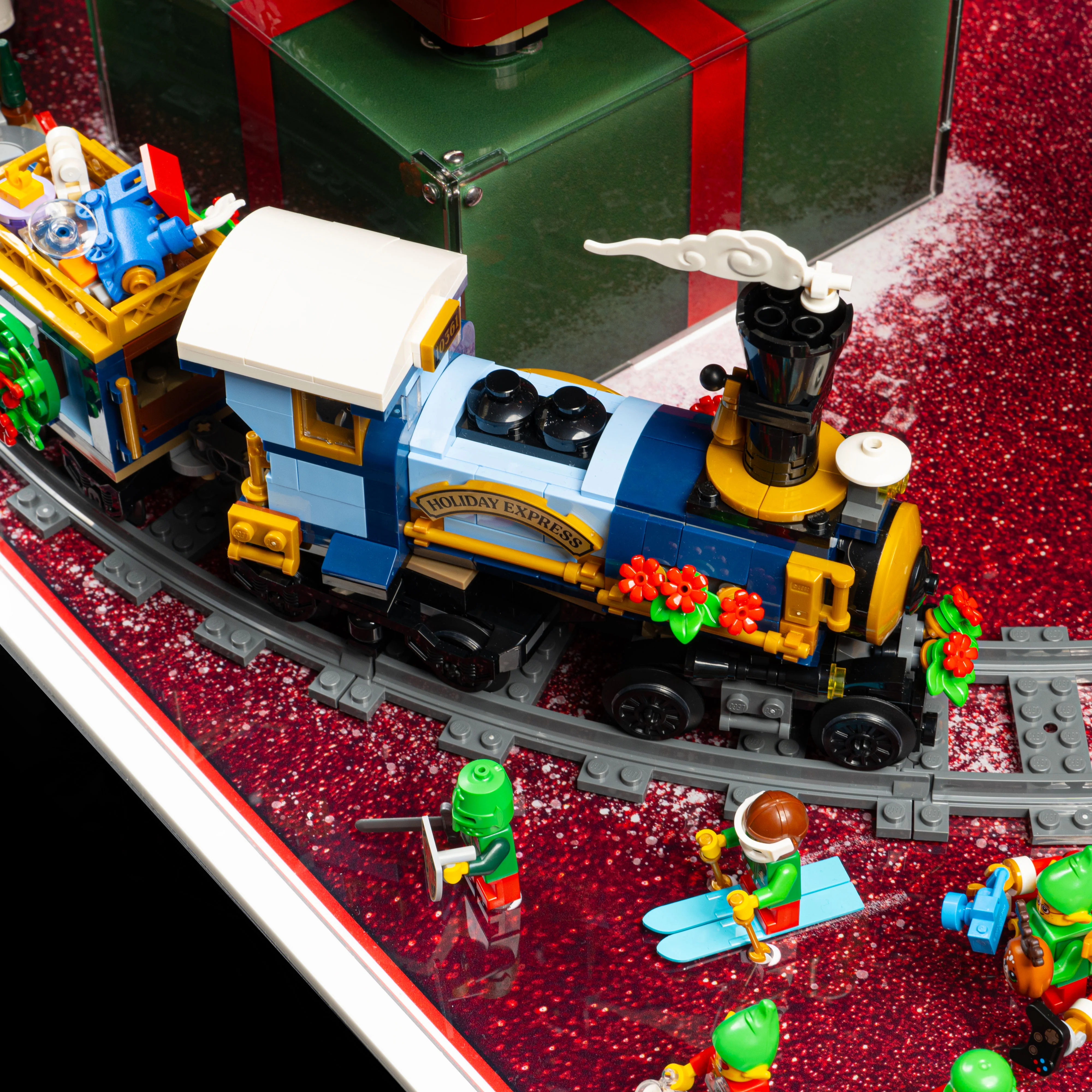 Limited Edition Display Case for LEGO® Family Christmas Tree Decoration (41843) & Holiday Express Train (10361) - Image 13