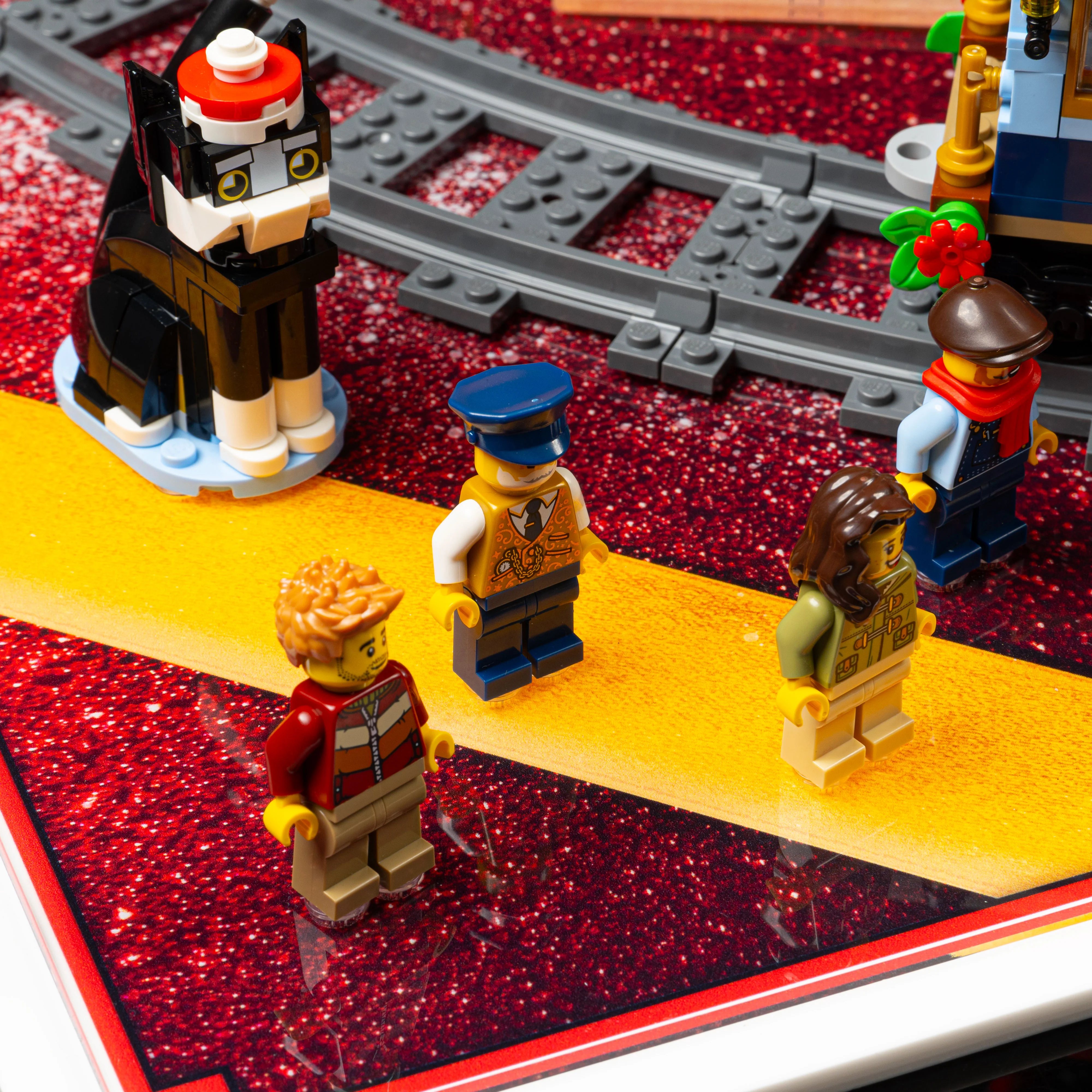 Limited Edition Display Case for LEGO® Family Christmas Tree Decoration (41843) & Holiday Express Train (10361) - Image 14