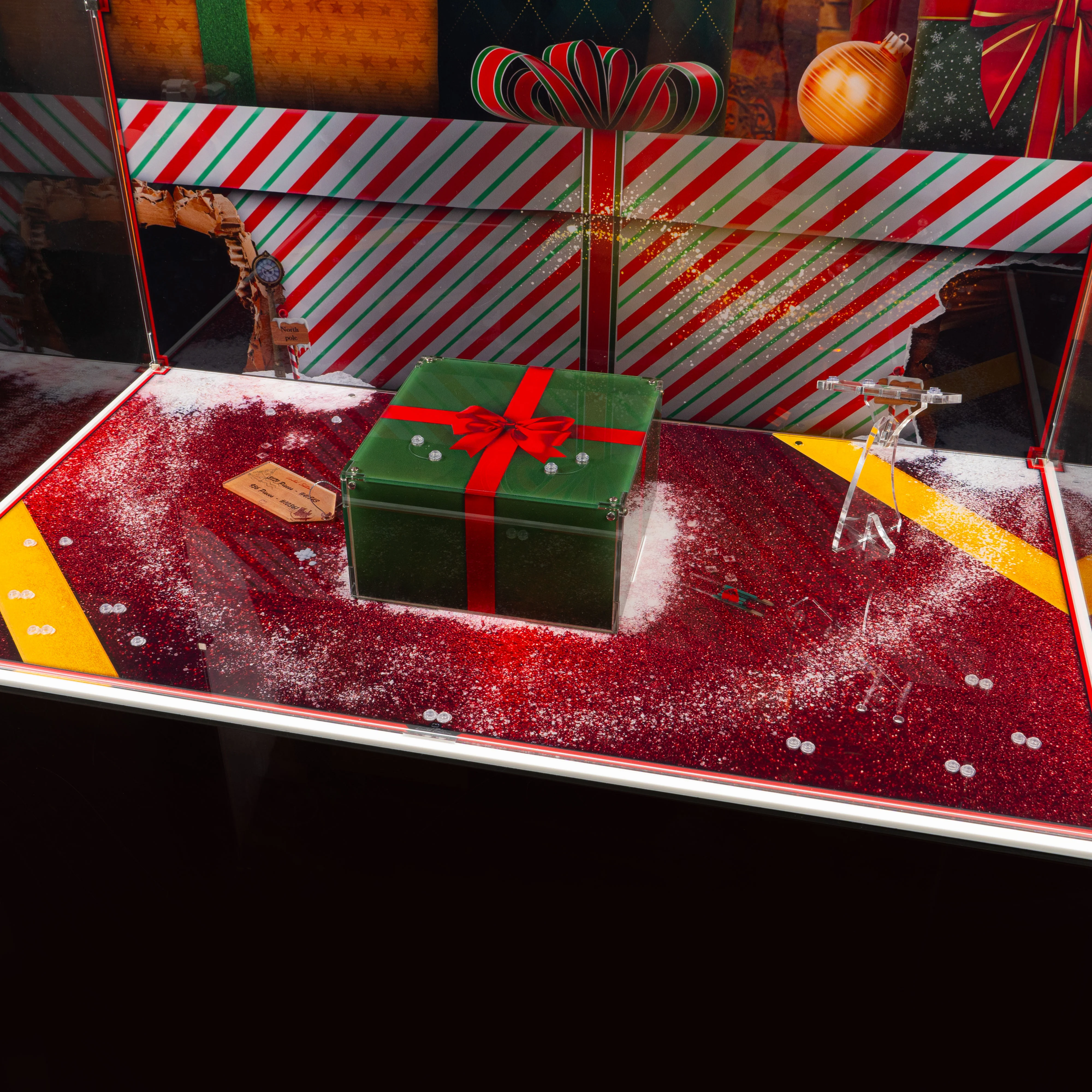 Limited Edition Display Case for LEGO® Family Christmas Tree Decoration (41843) & Holiday Express Train (10361) - Image 6