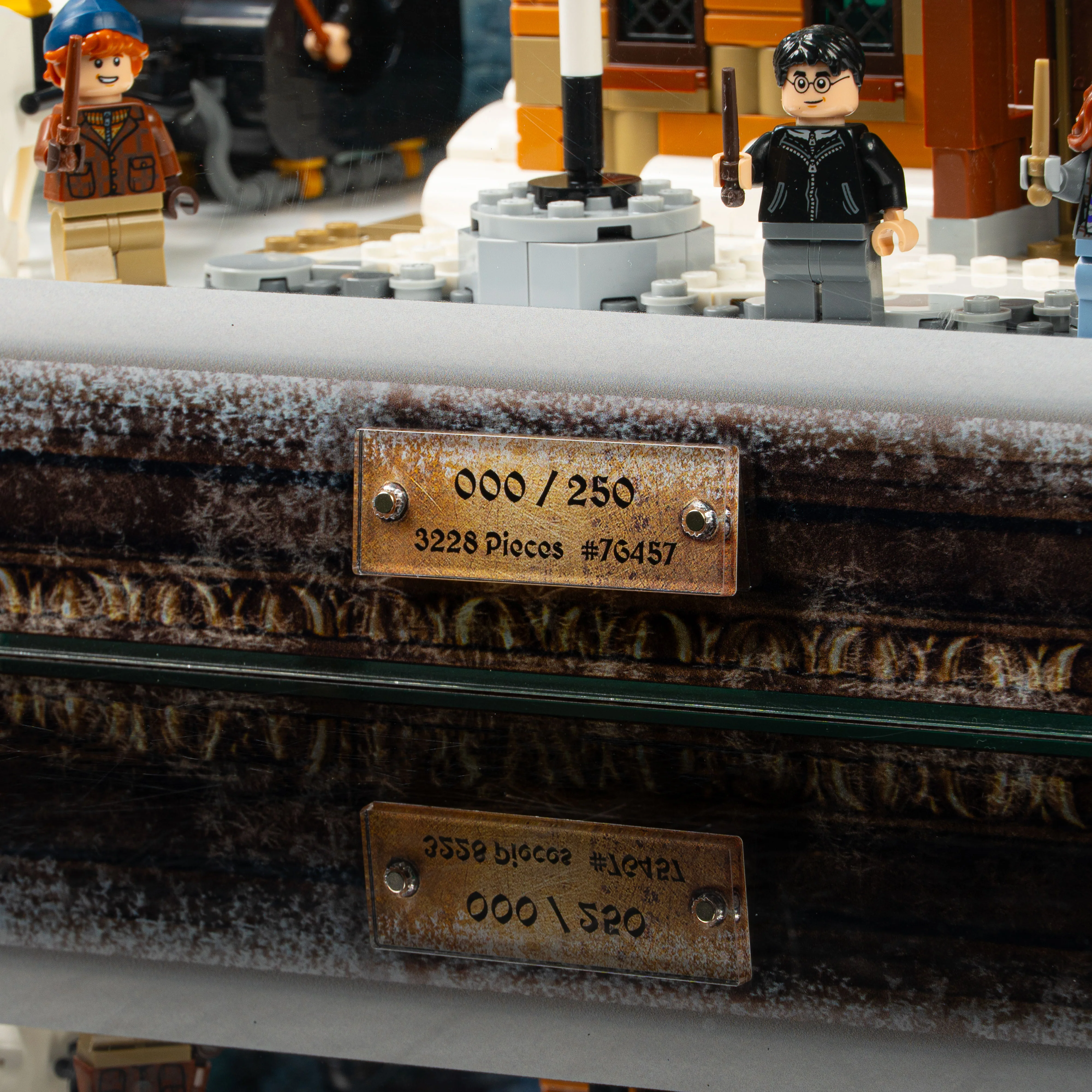 Limited Edition Display Case for LEGO® Harry Potter: Hogsmeade™ Village – Collectors' Edition (76457) - Image 4