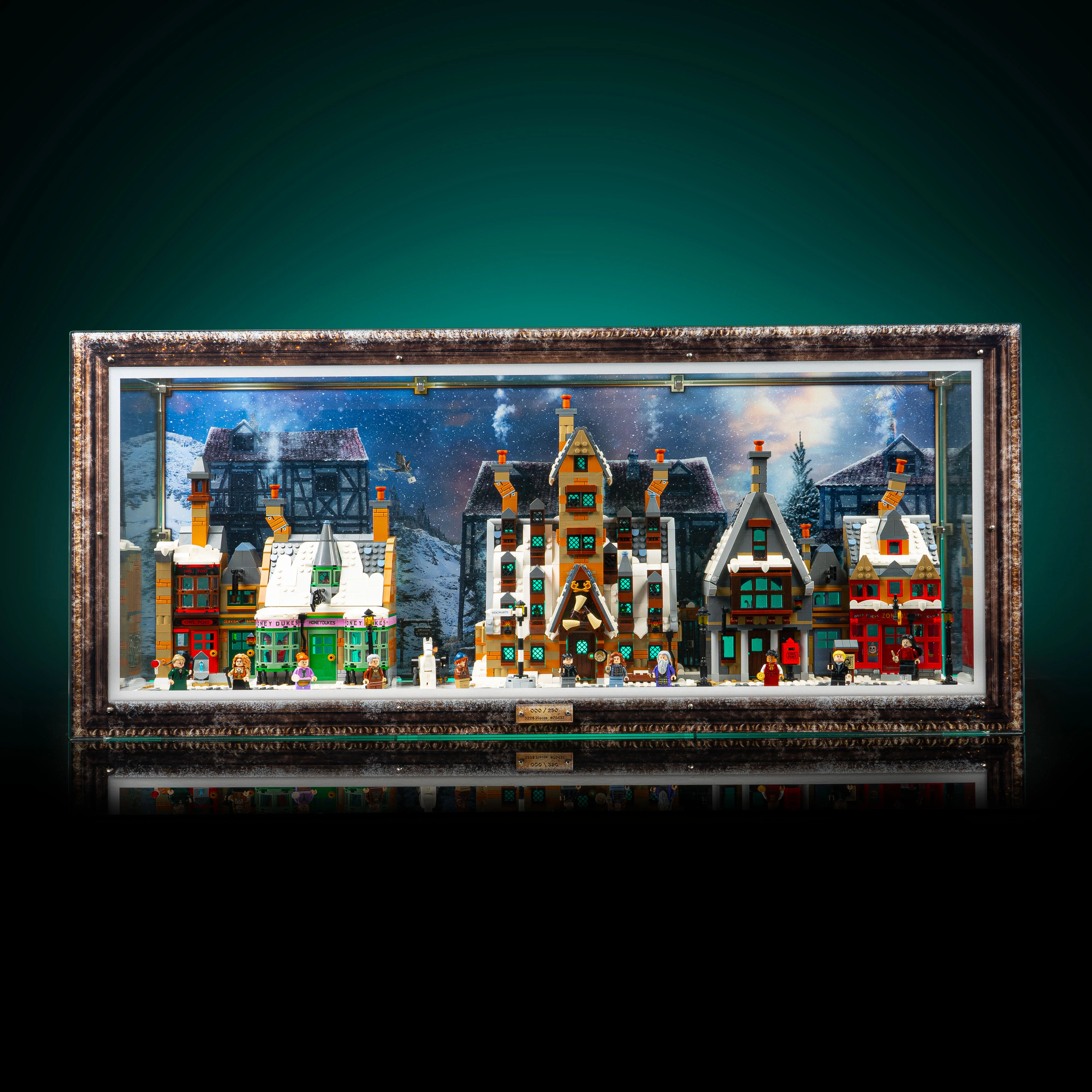 Limited Edition Display Case for LEGO® Harry Potter: Hogsmeade™ Village – Collectors' Edition (76457) - Image 9