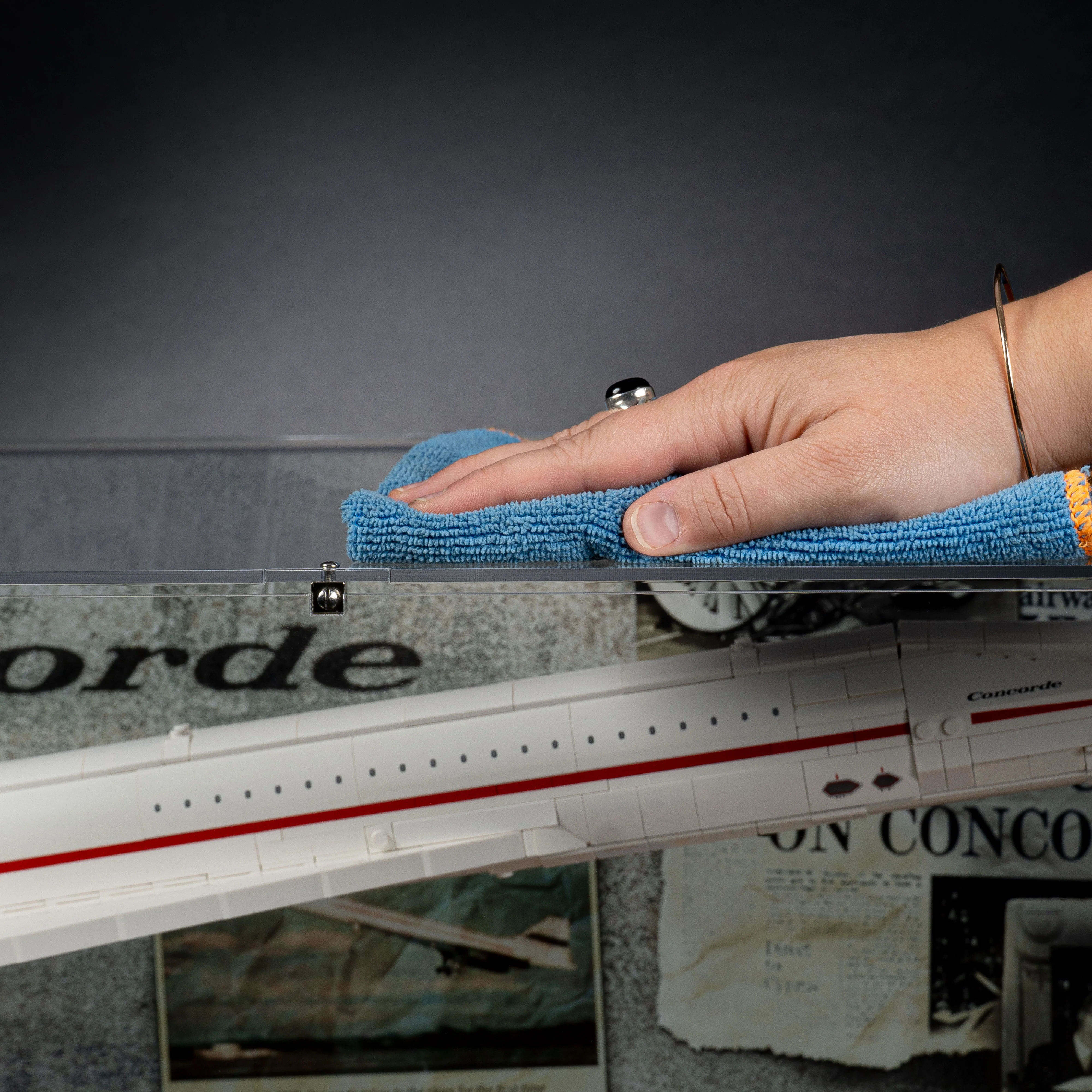 Limited Edition Display Case for LEGO® Icons: Concorde (10318) - Image 9