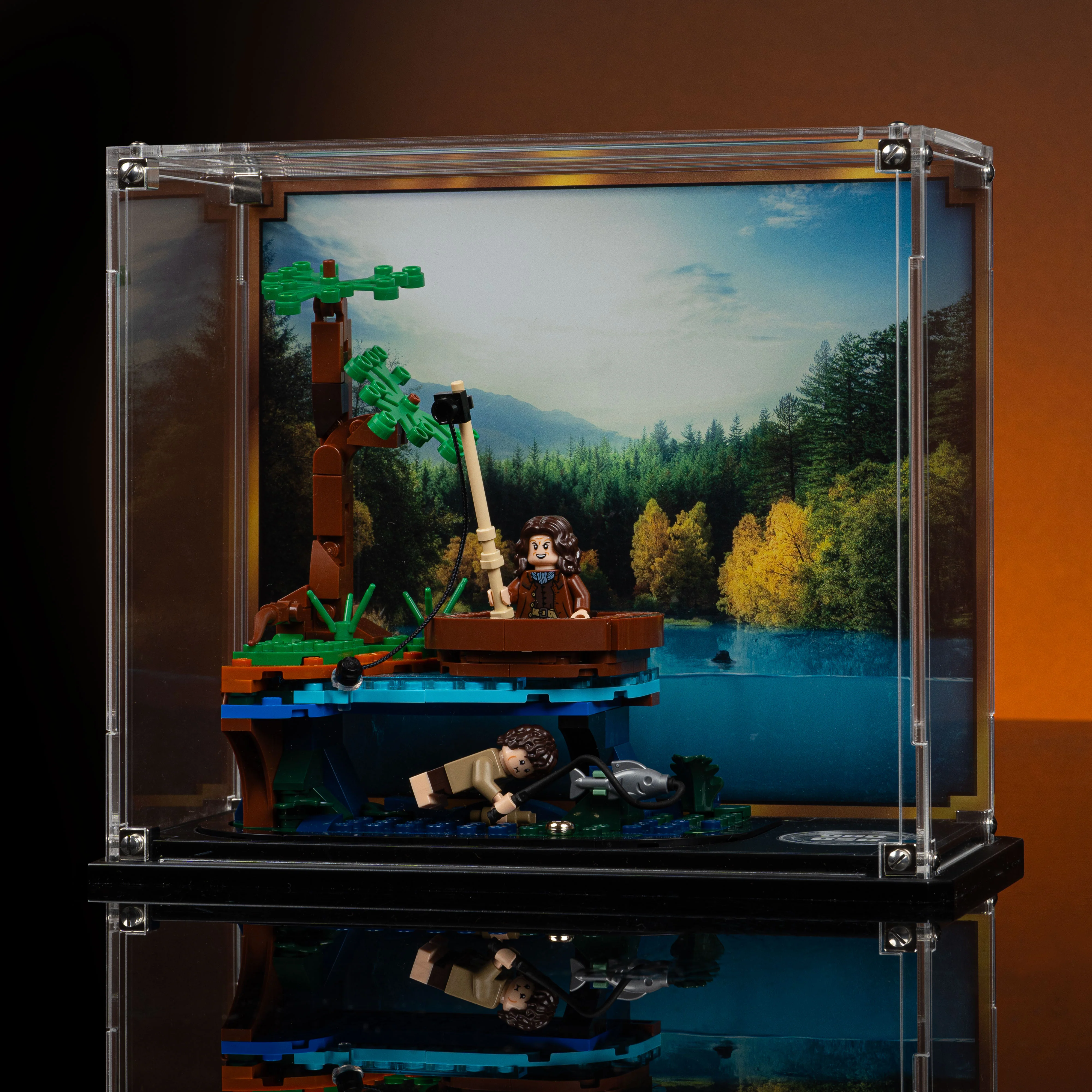 Limited Edition Display Case for LEGO® Icons: Lord of the Rings Sméagol™ & Déagol™ (40761) - Image 4