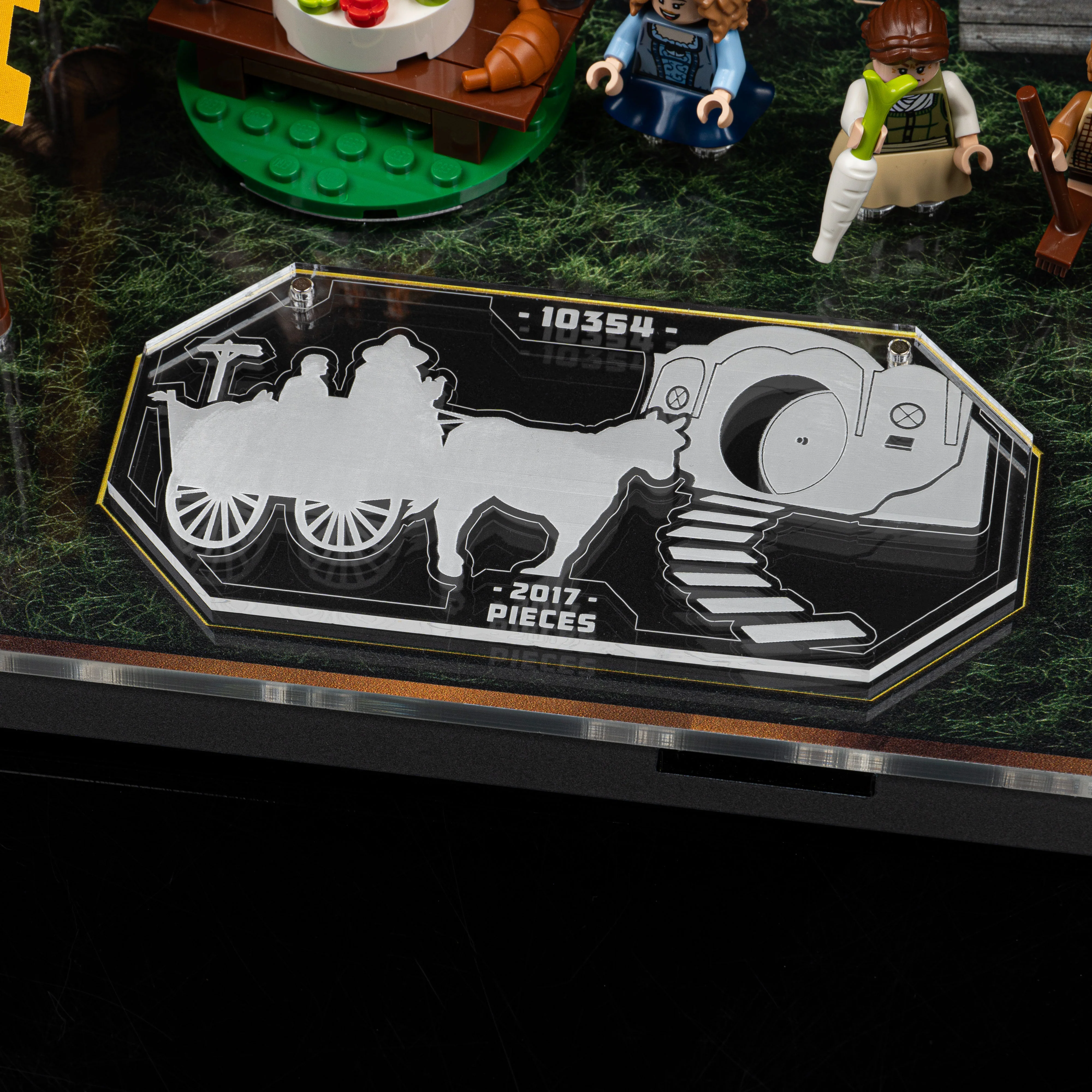 Limited Edition Display Case for LEGO® Icons: Lord of the Rings The Shire™ (10354) - Image 6