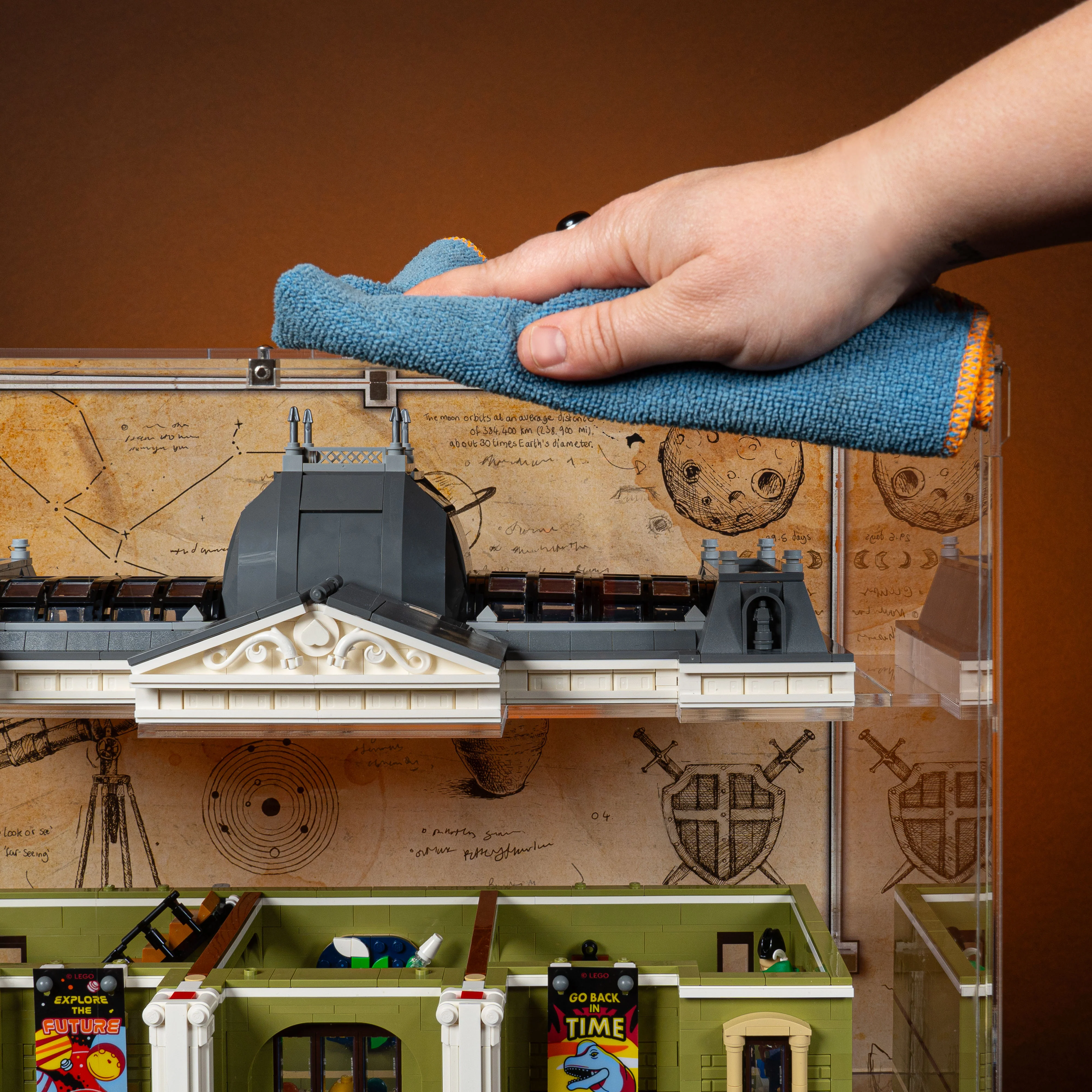 Limited Edition Display Case for LEGO® Icons: Natural History Museum (10326) - Image 12