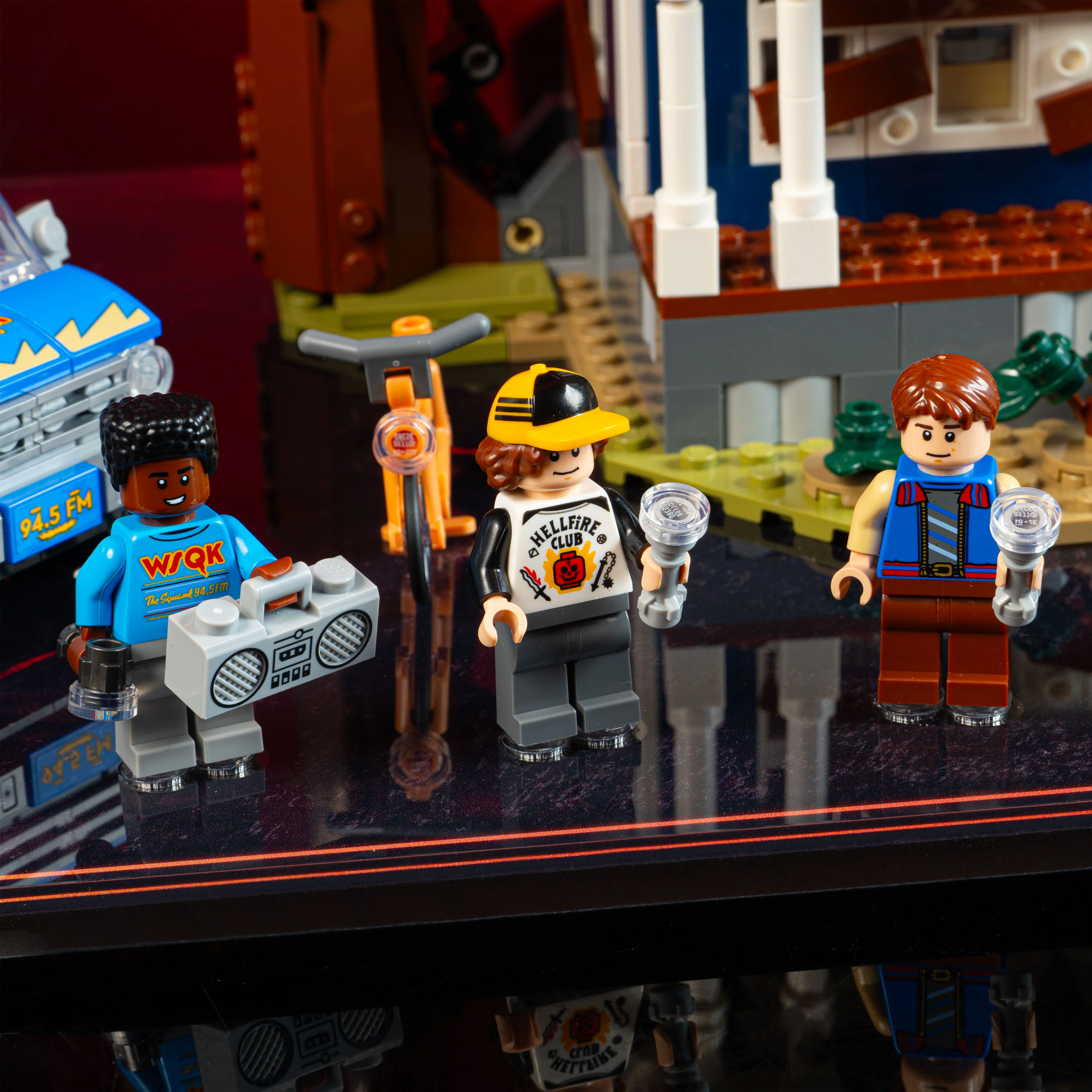 Limited Edition Display Case for LEGO® Icons: Stranger Things: The Creel House (11370) - Image 12