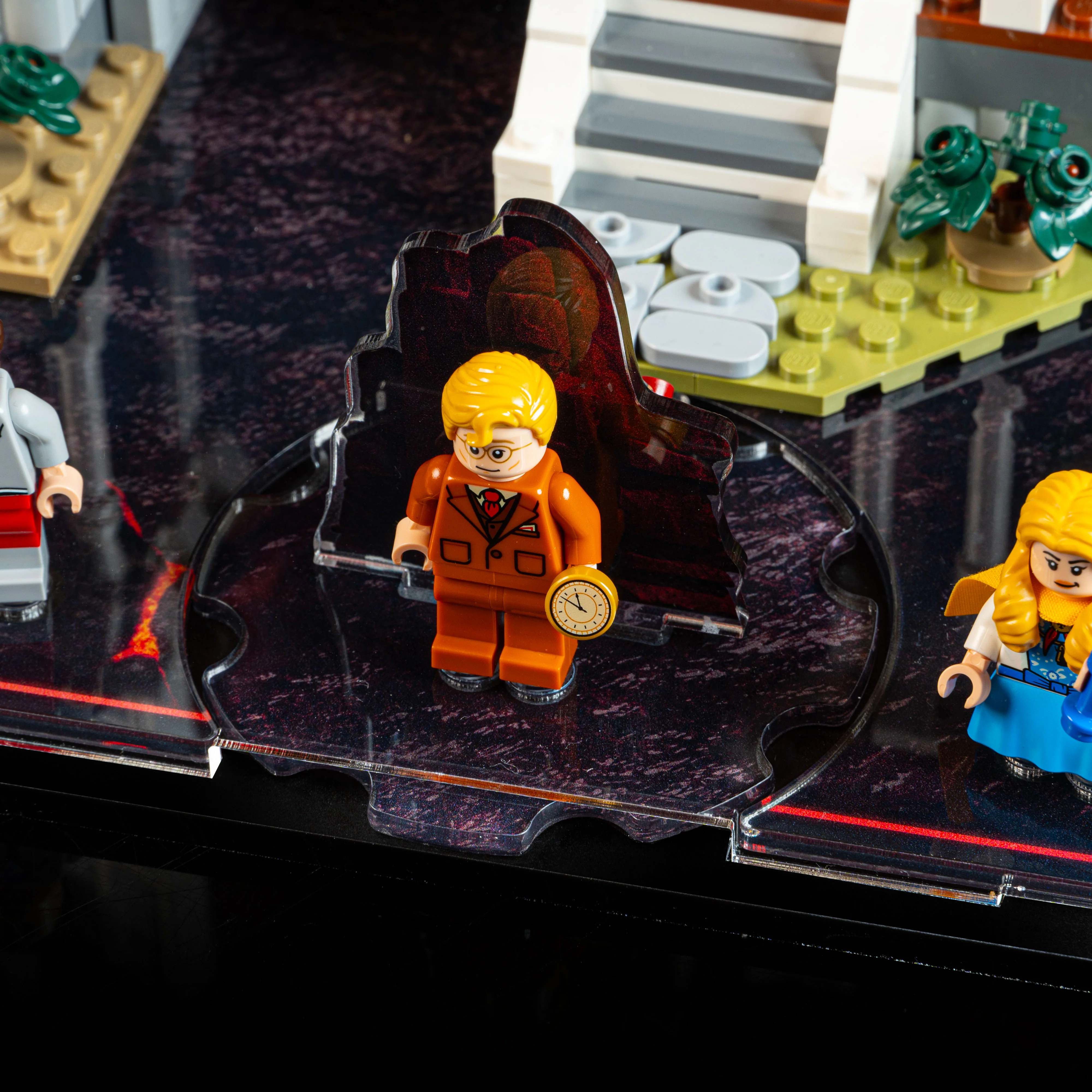 Limited Edition Display Case for LEGO® Icons: Stranger Things: The Creel House (11370) - Image 17