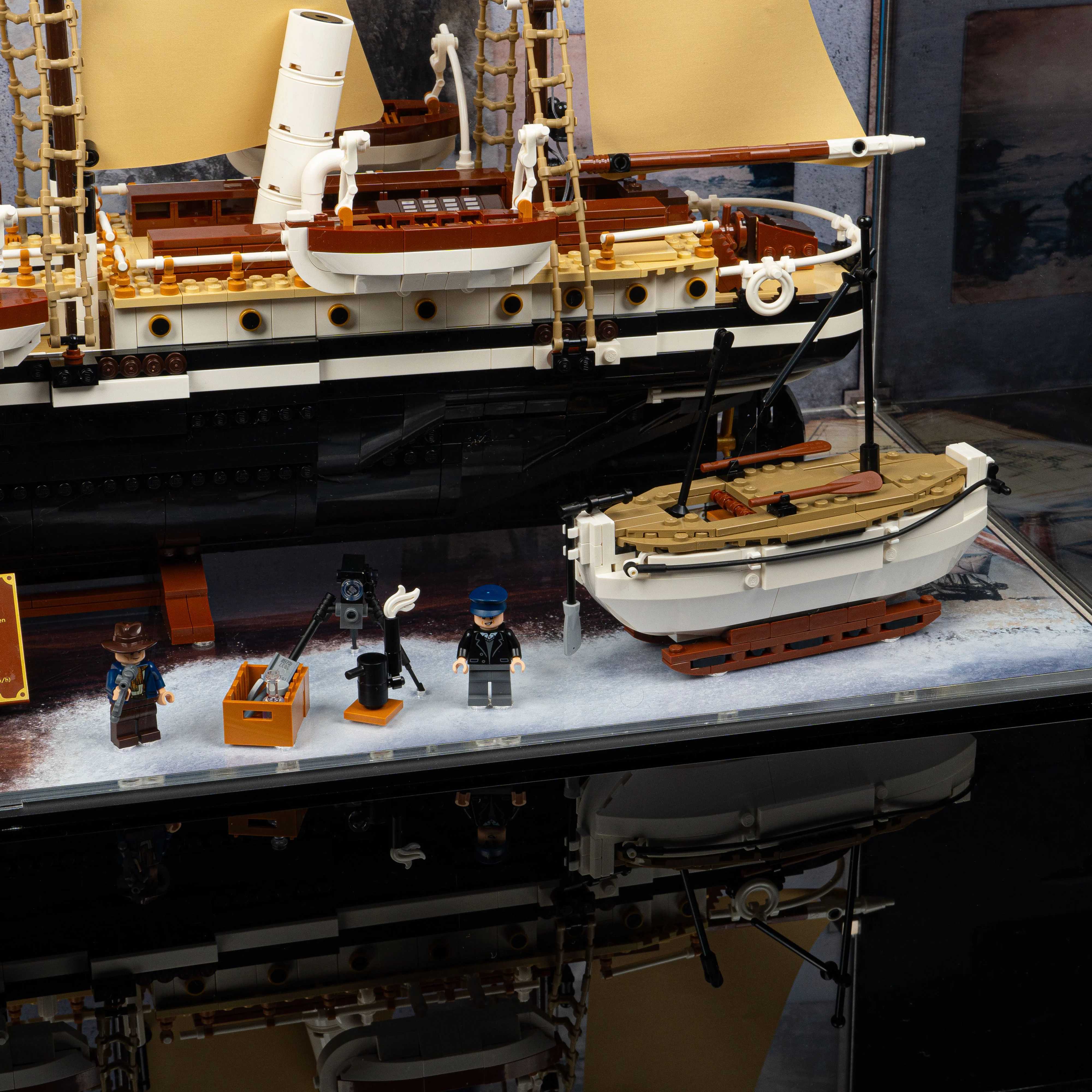 Limited Edition Display Case for LEGO® Icons: The Endurance (10335) and Shackleton’s Lifeboat (40729) - Image 12