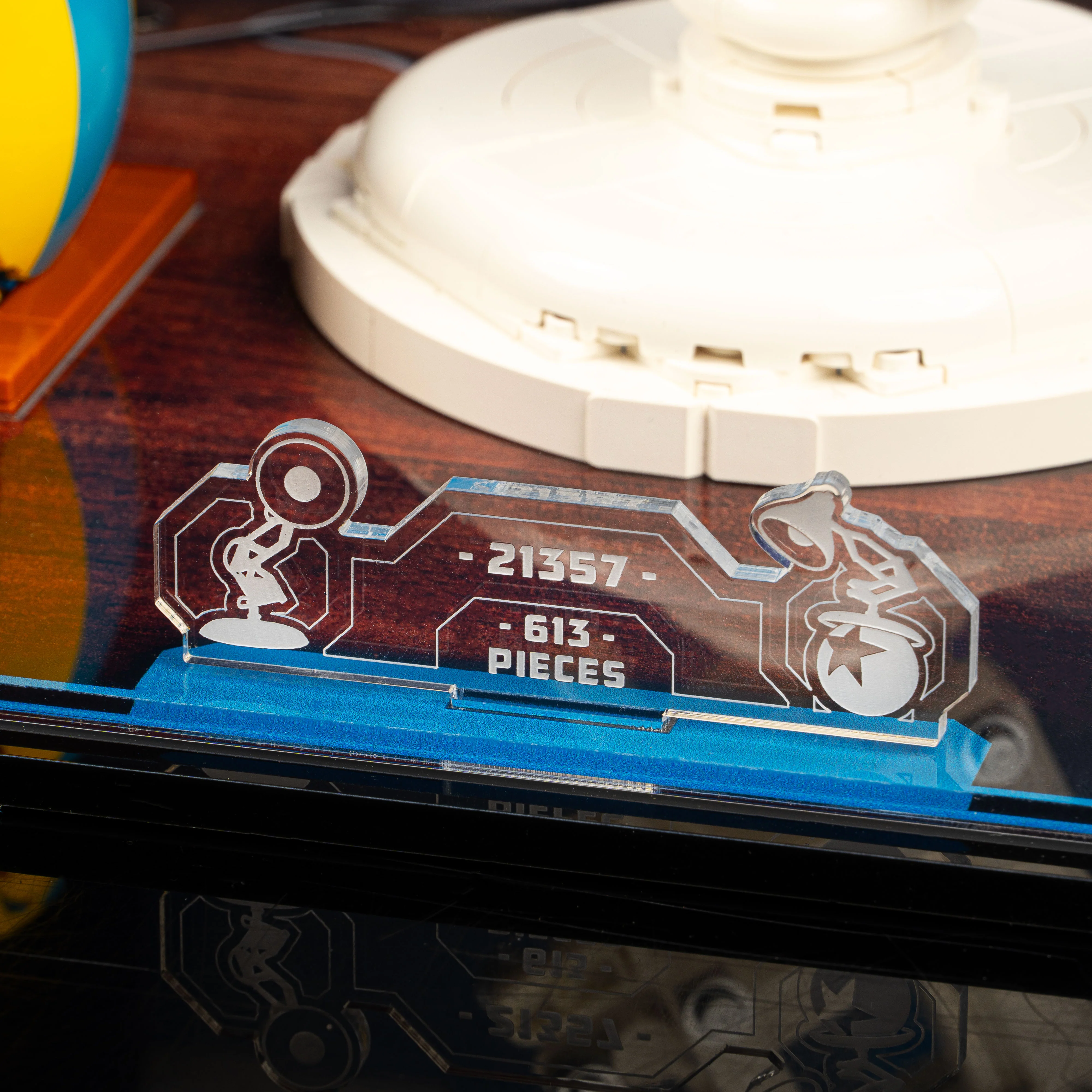Limited Edition Display Case for LEGO® Ideas: Disney Pixar Luxo Jr. (21357) - Image 7