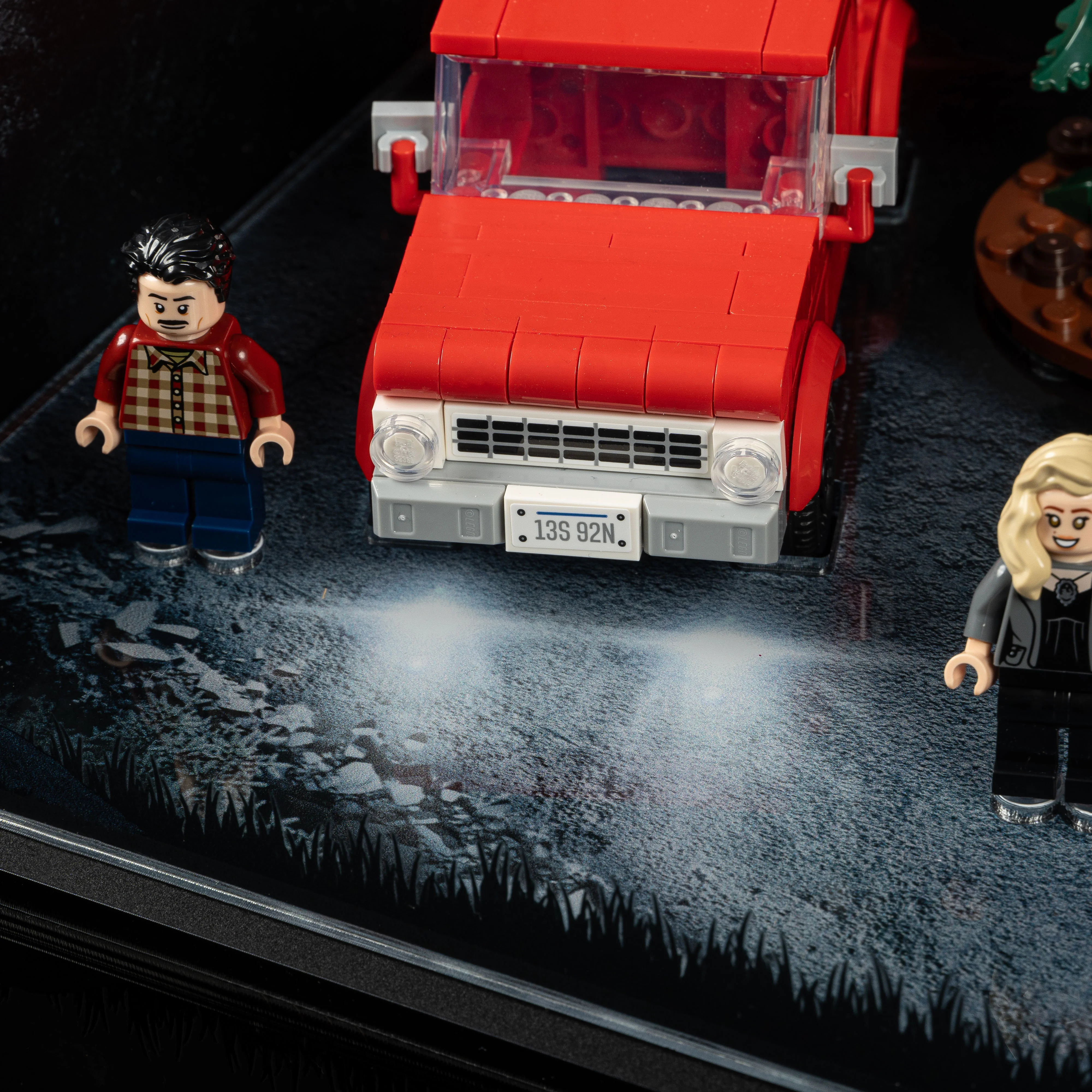 Limited Edition Display Case for LEGO® Ideas: Twilight The Cullen House (21354) - Image 6