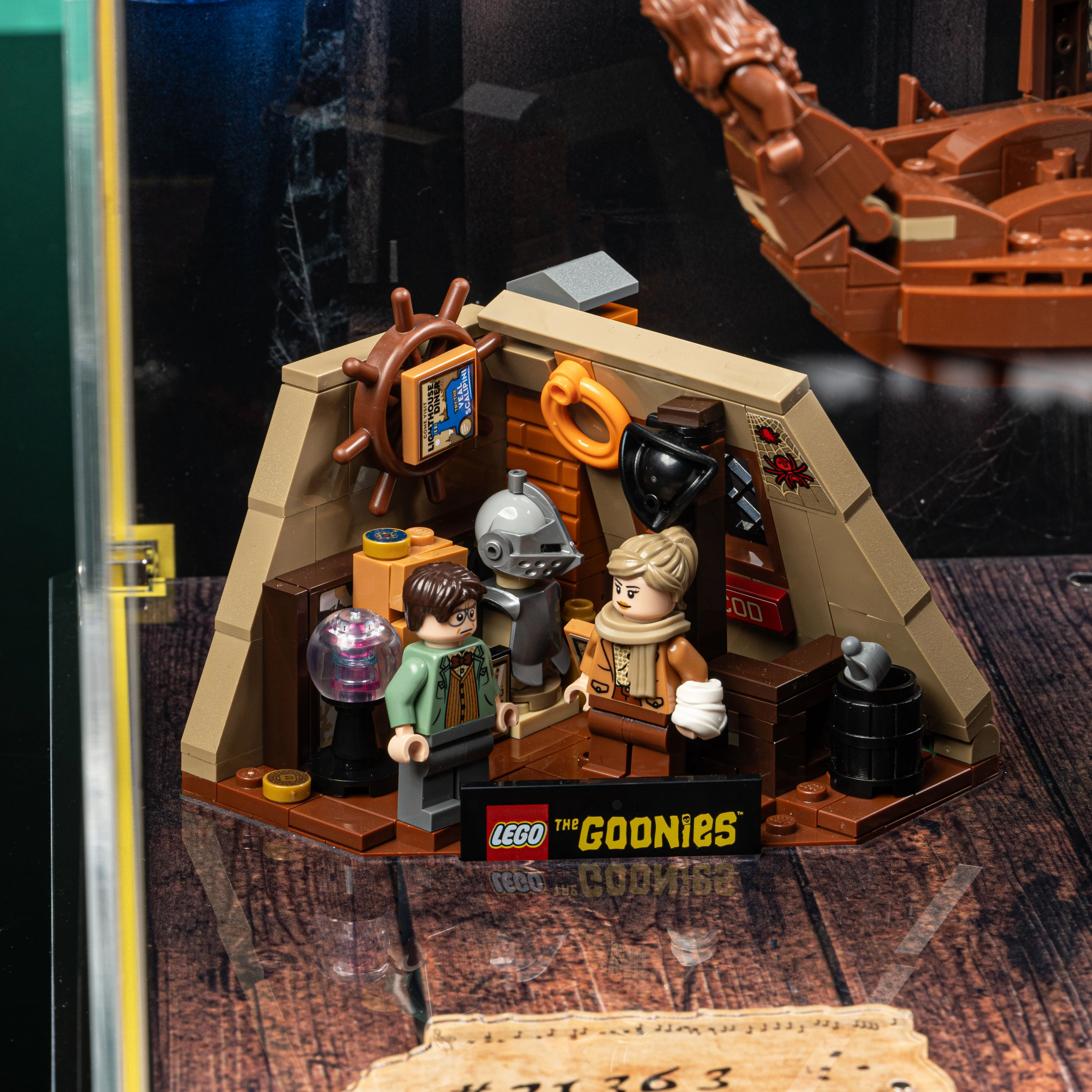 Limited Edition Display Case for LEGO® Ideas: The Goonies (21363) - Image 6
