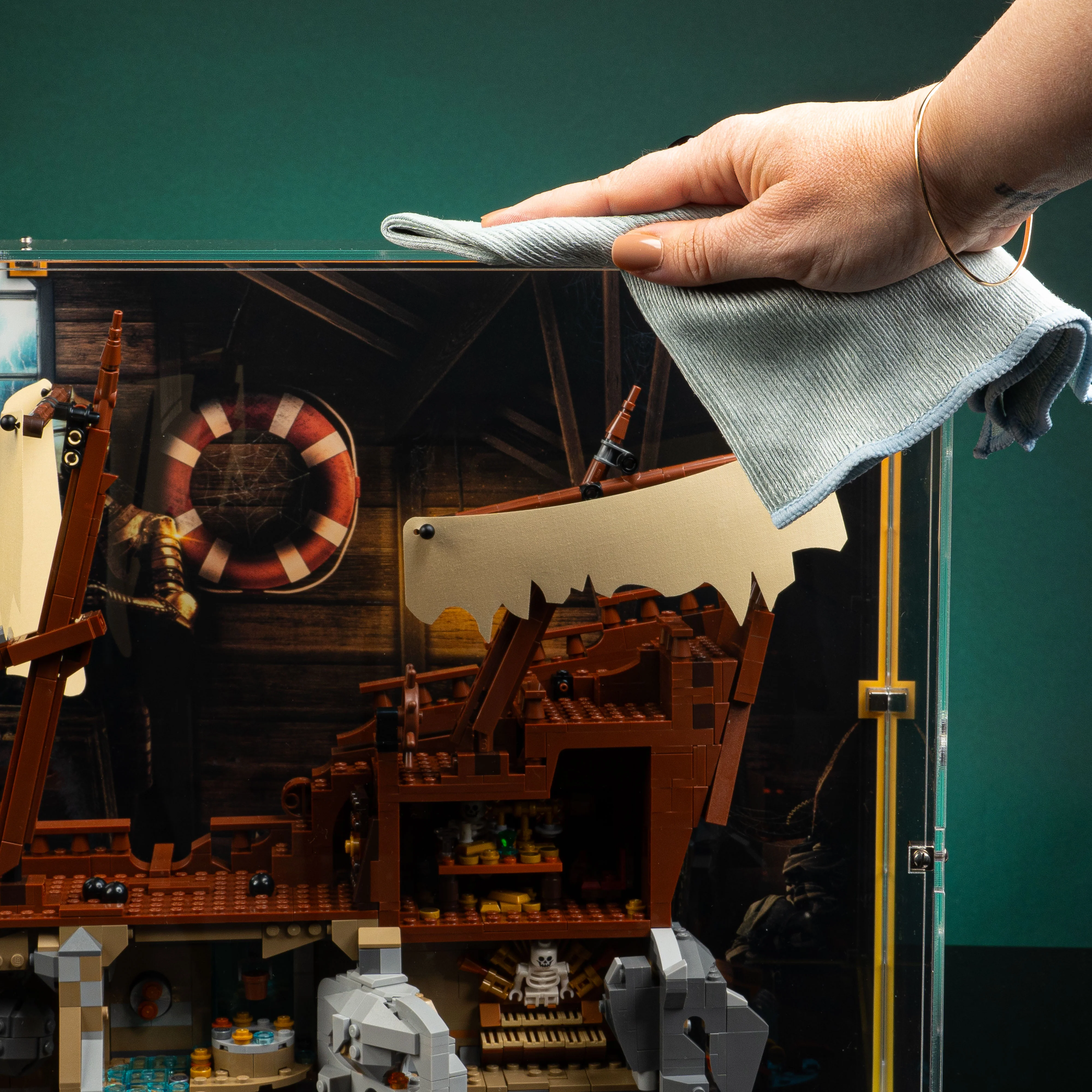 Limited Edition Display Case for LEGO® Ideas: The Goonies (21363) - Image 8