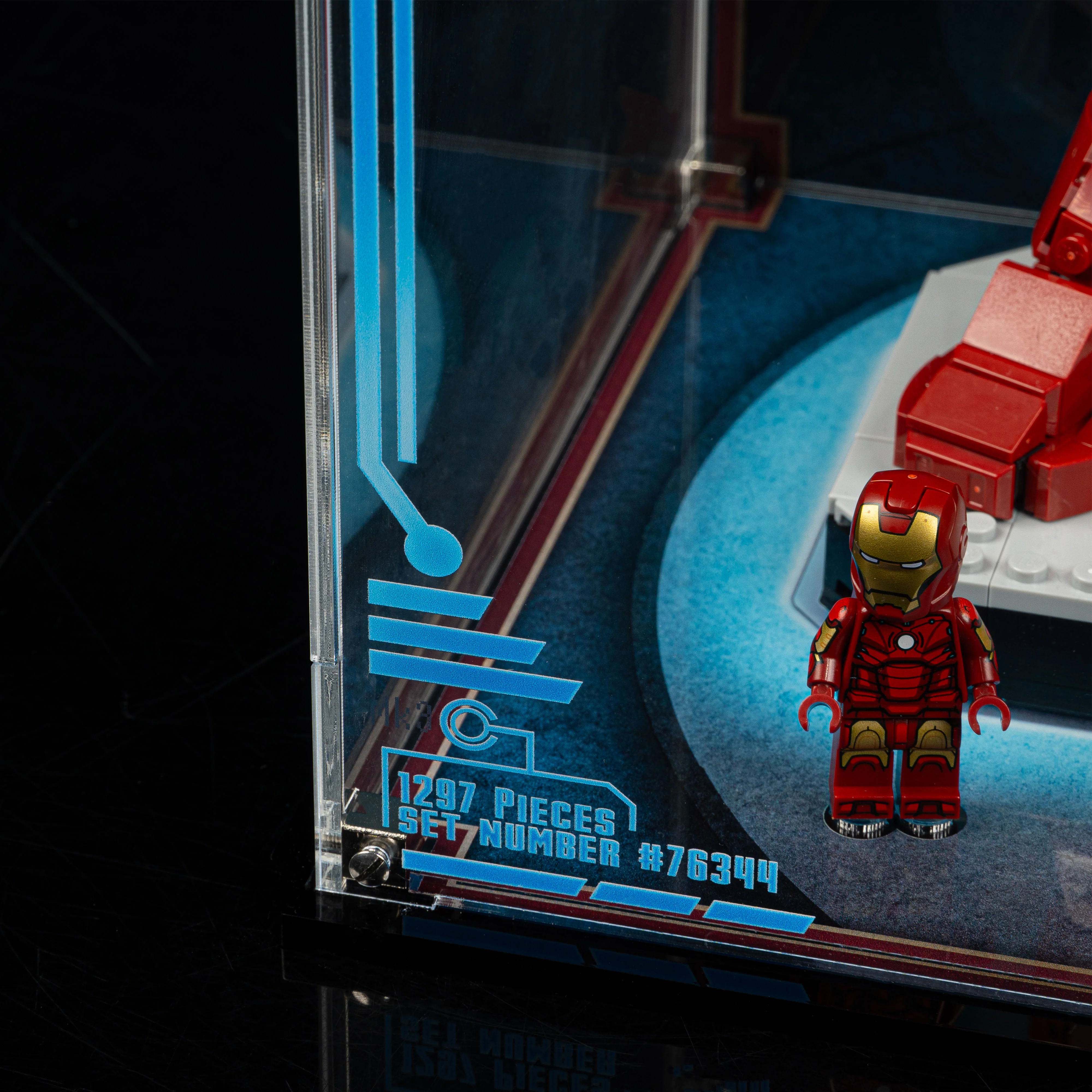 Limited Edition Display Case for LEGO® Marvel: Iron Man Mark 3 Collectors' Edition (76344) - Image 9