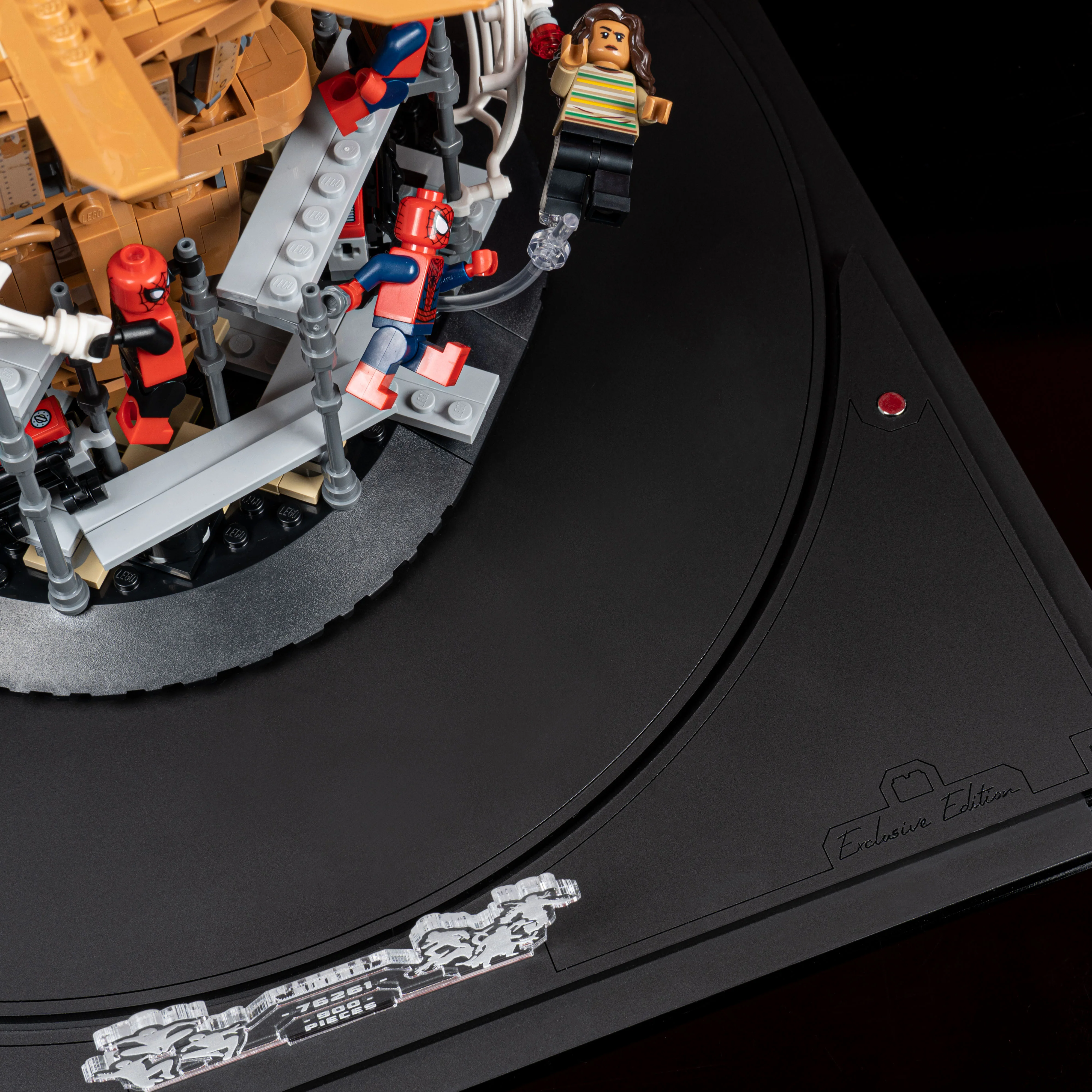 Limited Edition Display Case for LEGO® Marvel Spider-Man Final Battle (76261) - Image 11