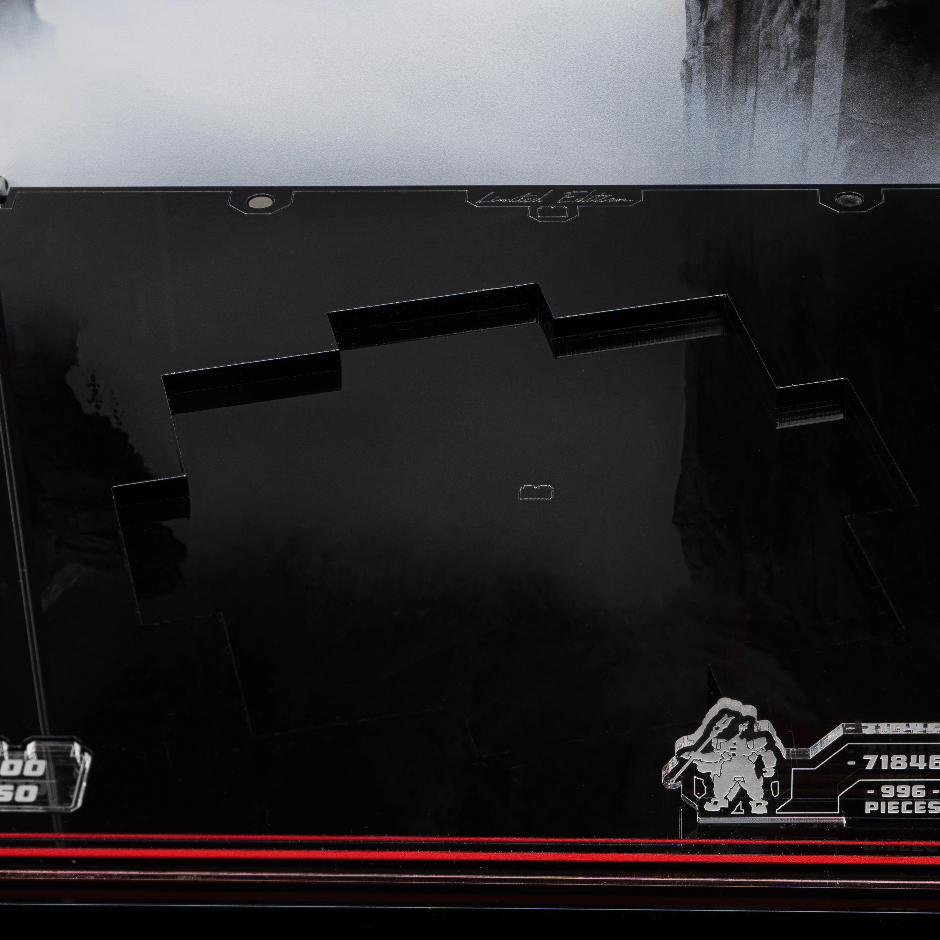 Limited Edition Display Case for LEGO® Ninjago®: The Fire Knight Mech (71846) - Image 9