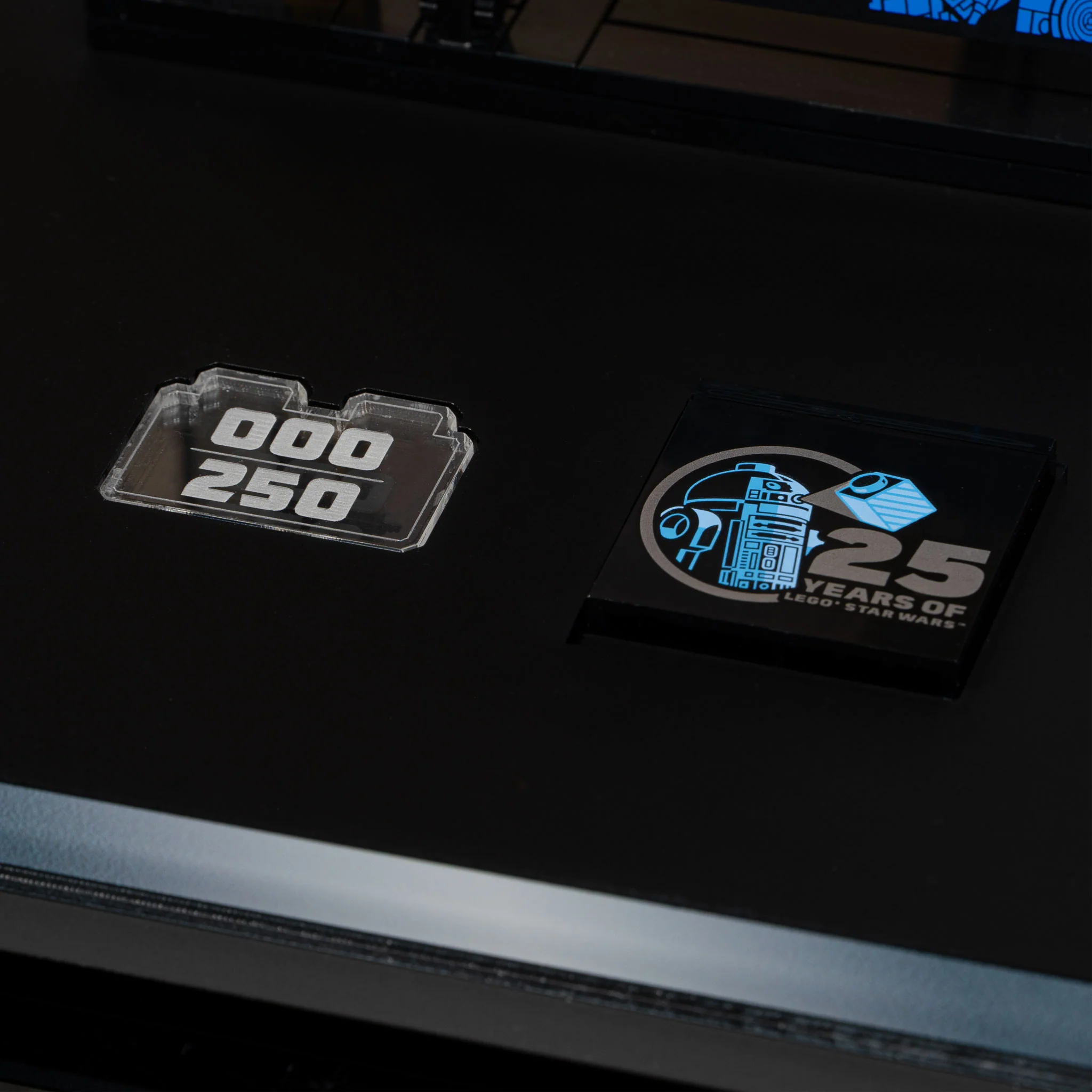 Limited Edition Display Case for LEGO® Star Wars™ C-3PO and R2-D2 (75398, 75379) - Image 10