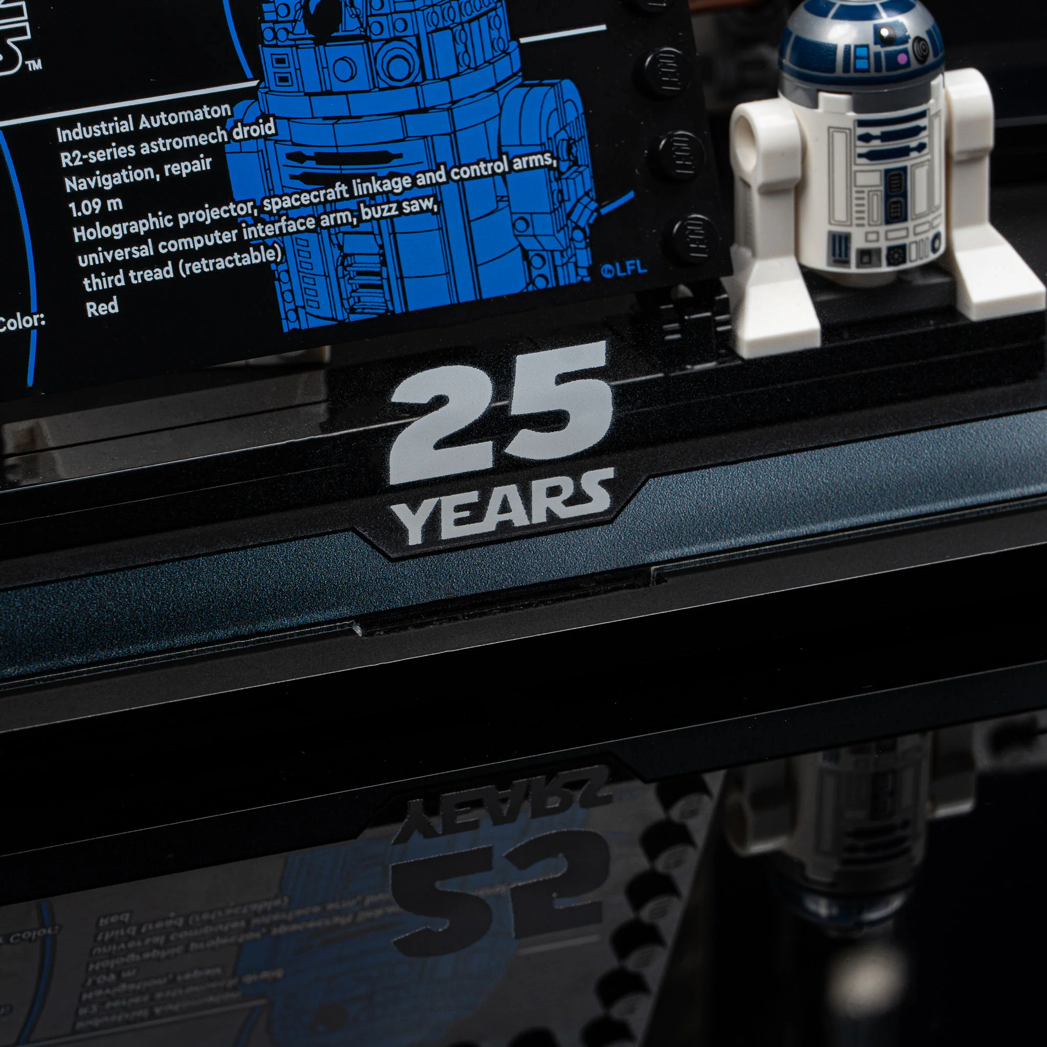 Limited Edition Display Case for LEGO® Star Wars™ Chewbacca, C-3PO and R2-D2 (75371, 75398, 75379) - Image 11