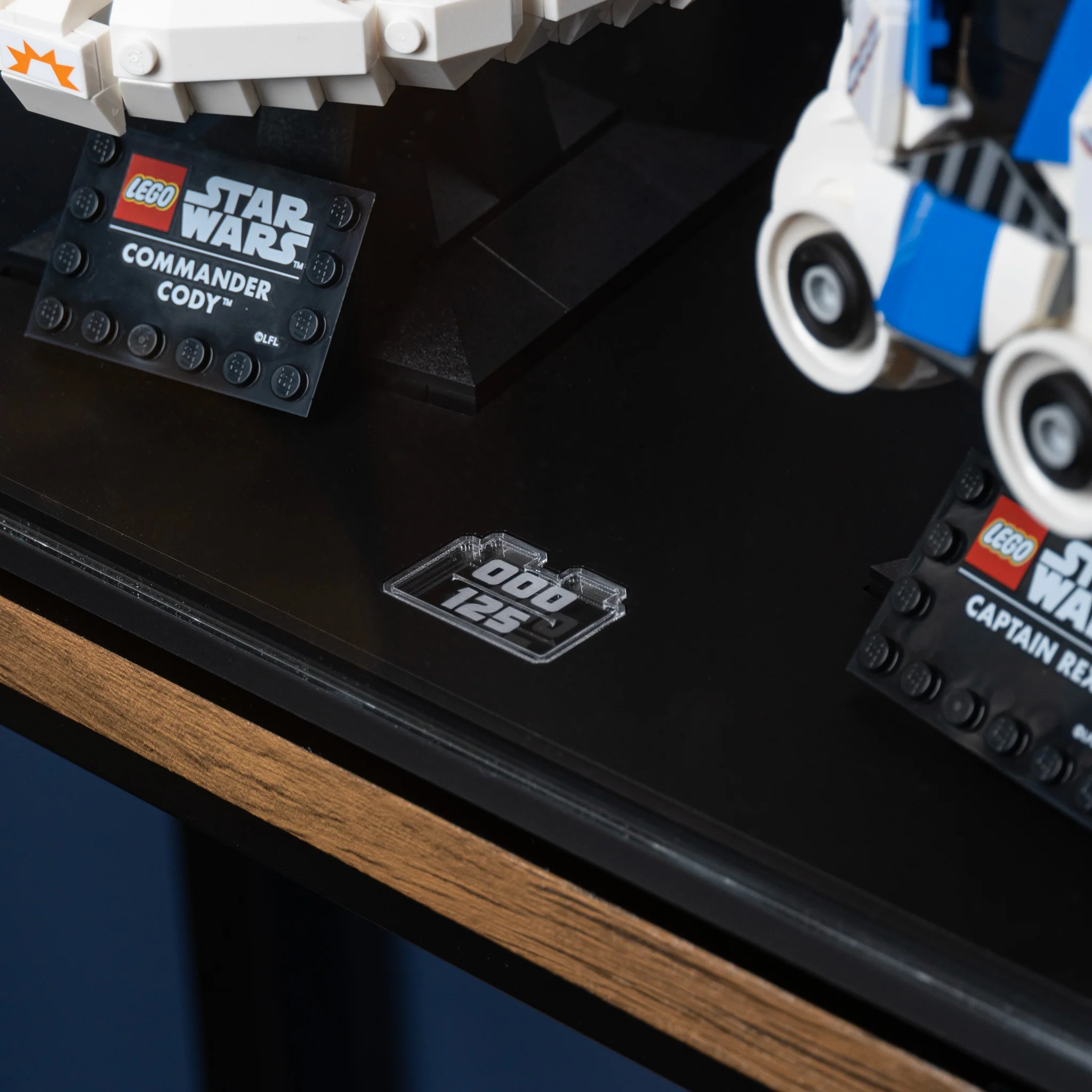 Limited Edition Display Case for LEGO® Star Wars Commander Cody and Captain Rex Helmets (75349 & 75350) - Image 17