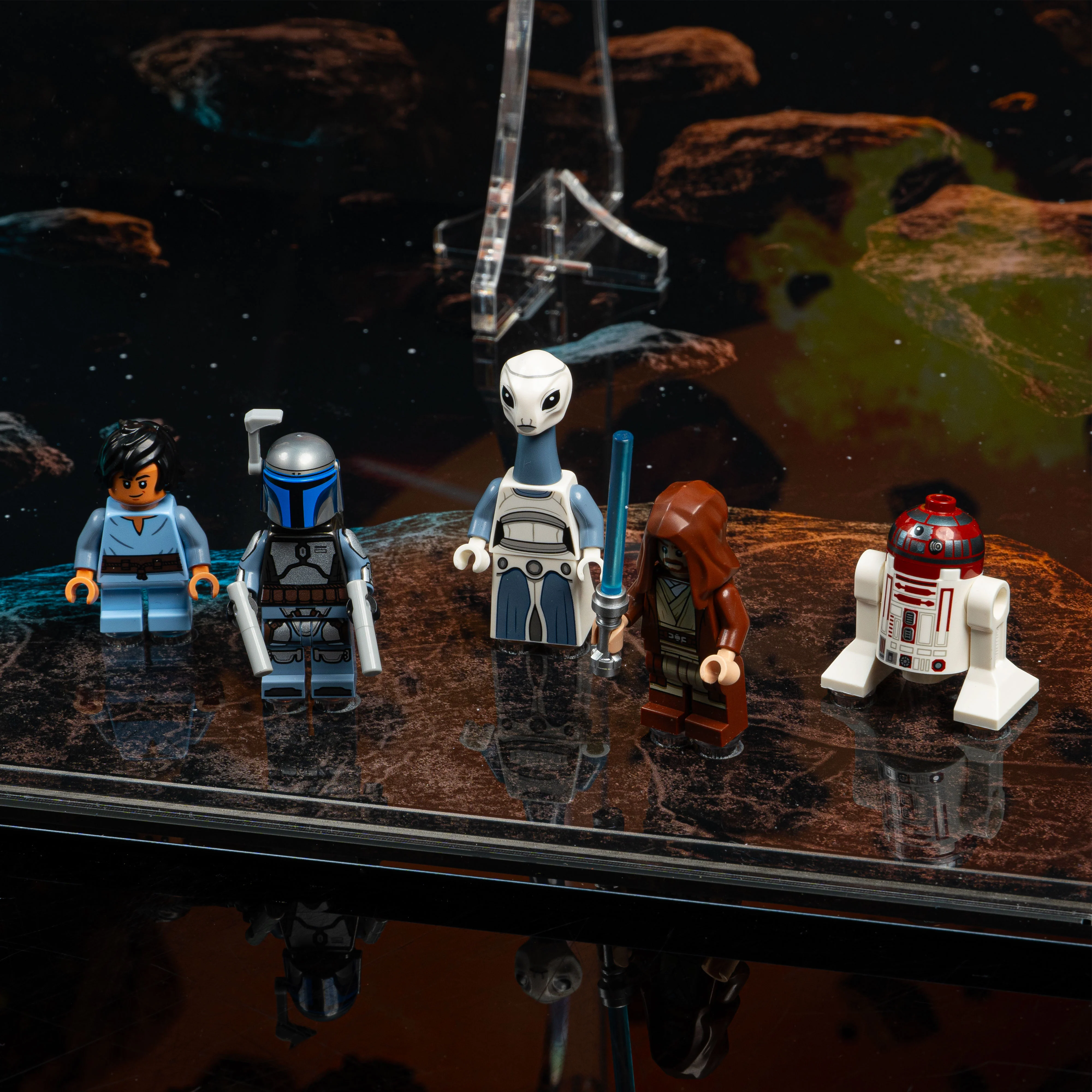 Limited Edition Display Case for LEGO® Star Wars™ Jango Fett's Firespray-Class Starship (75409) & Obi-Wan Kenobi’s Jedi Starfighter™ (75333) - Image 9