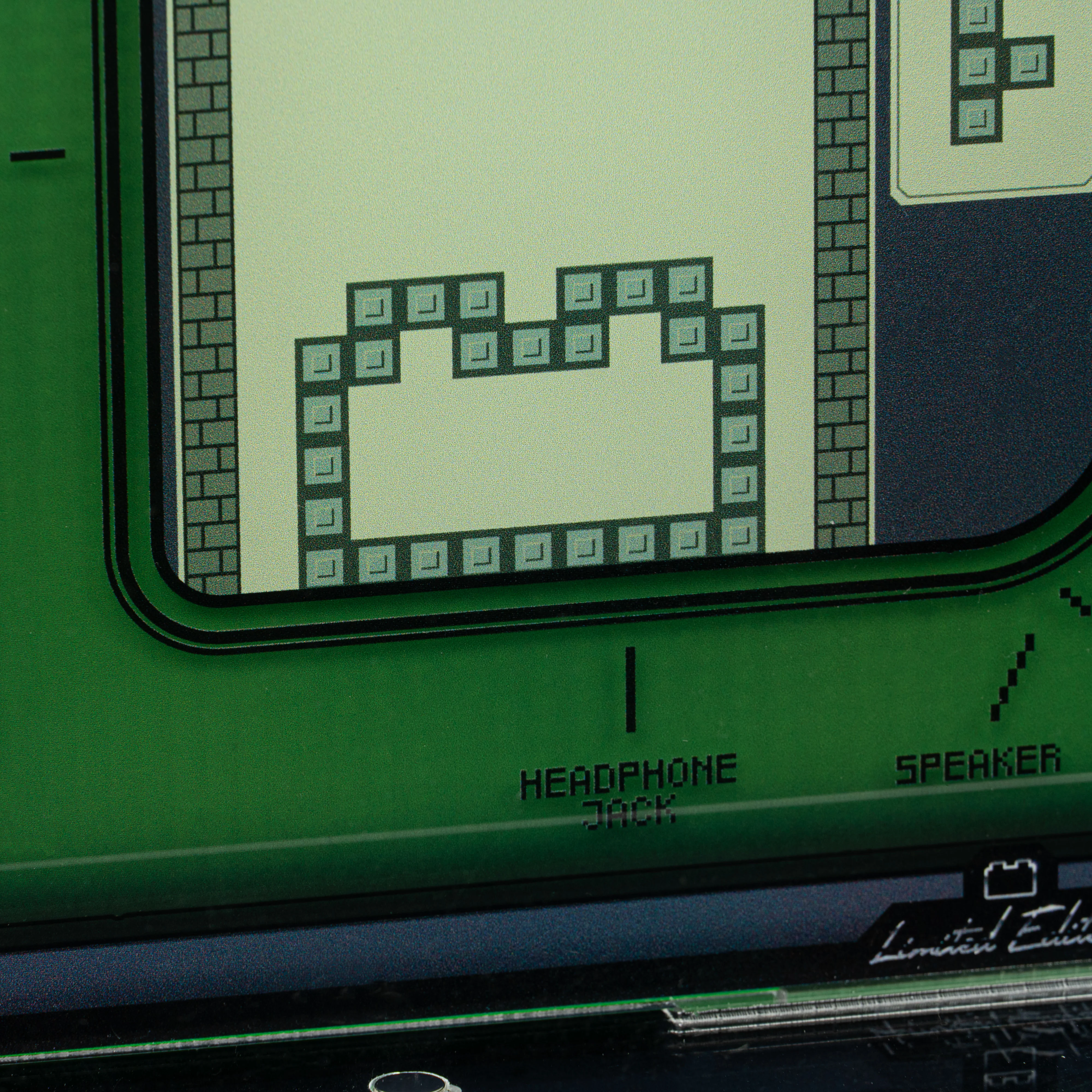 Limited Edition Display Case for LEGO® Super Mario Game Boy™ (72046) - Image 5