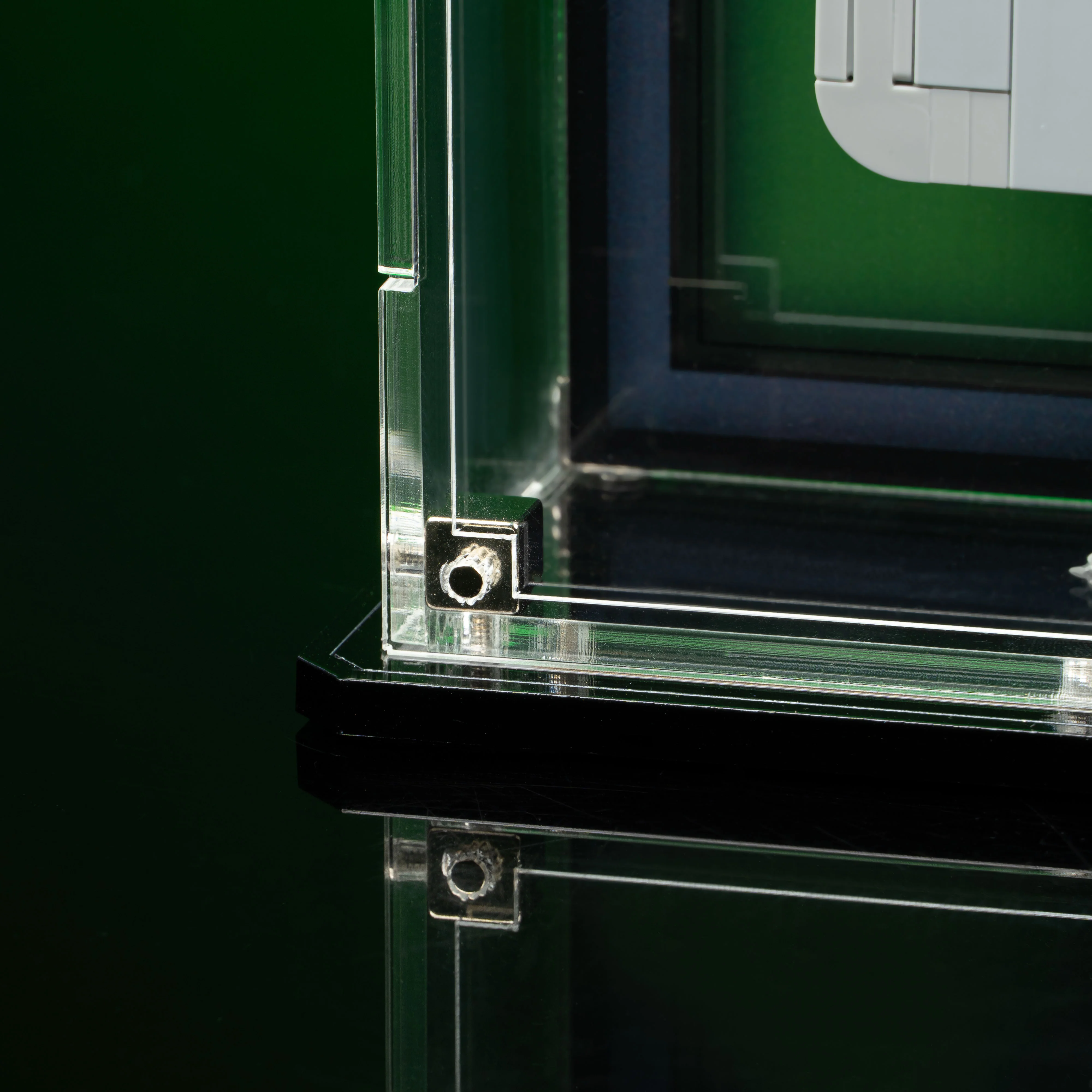 Limited Edition Display Case for LEGO® Super Mario Game Boy™ (72046) - Image 7