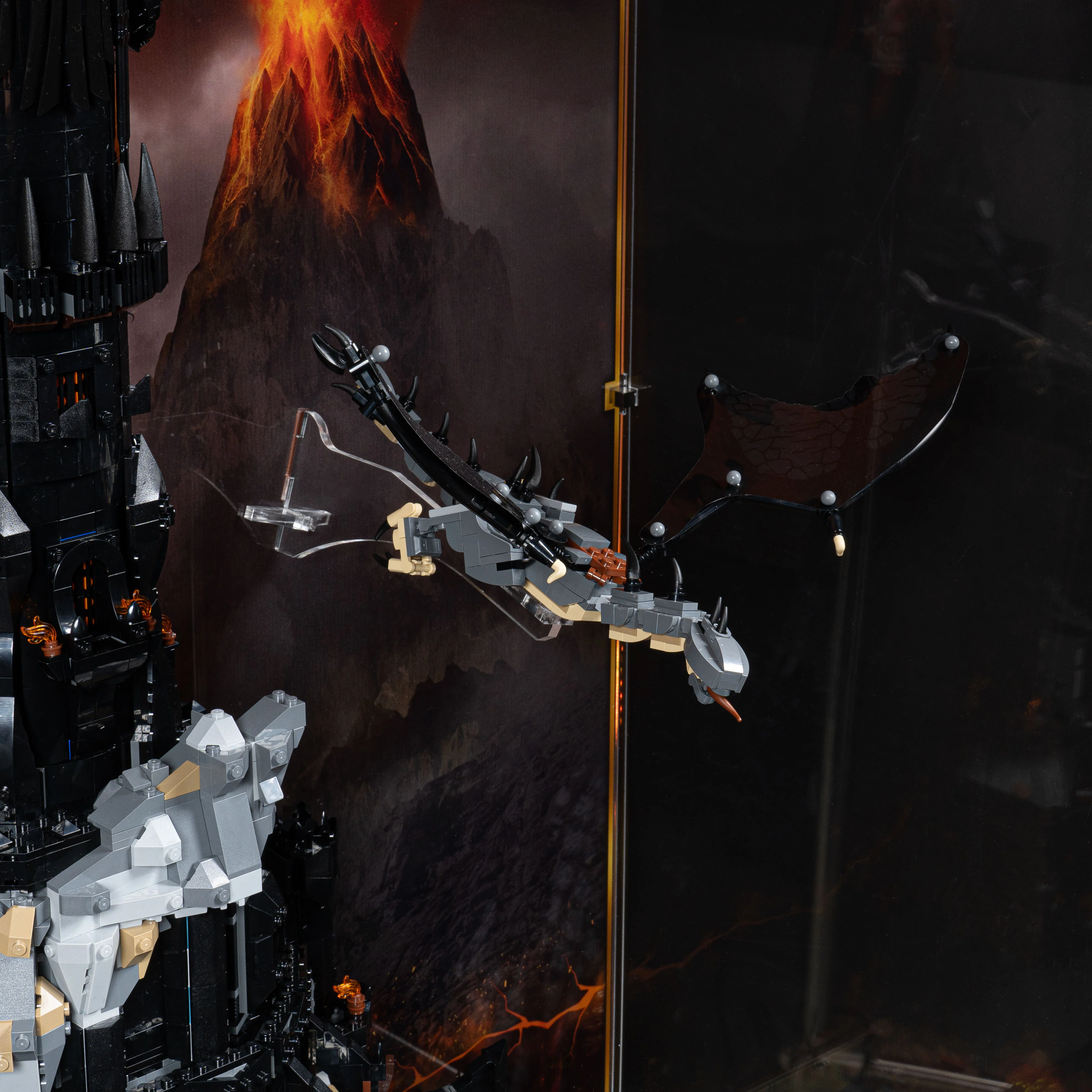 Limited Edition Display Case for LEGO® The Lord of the Rings: Barad-dûr™ with Fell Beast (10333 & 40693) - Image 5