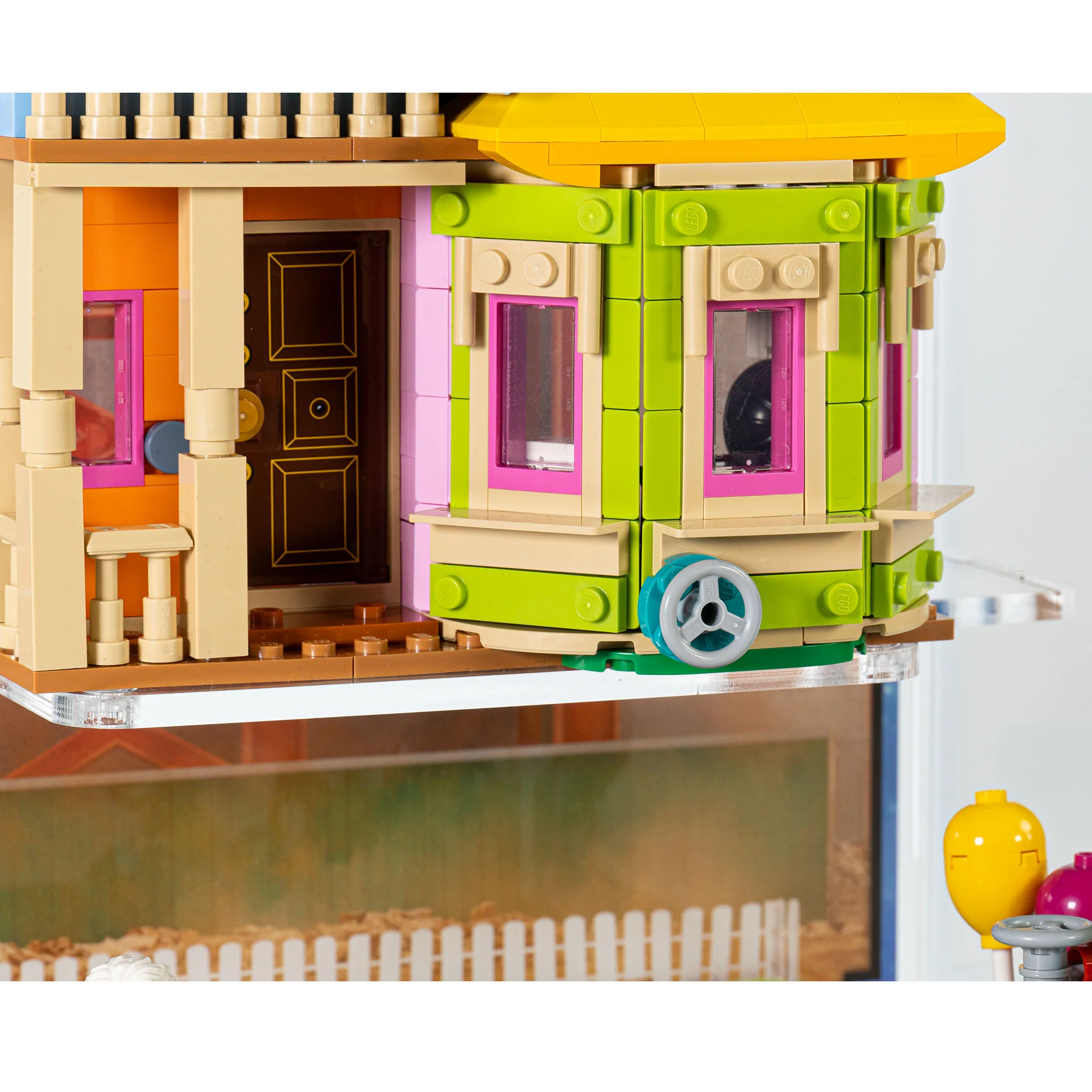 Limited Edition Display Case for LEGO® ‘Up’ House (43217) - Image 6