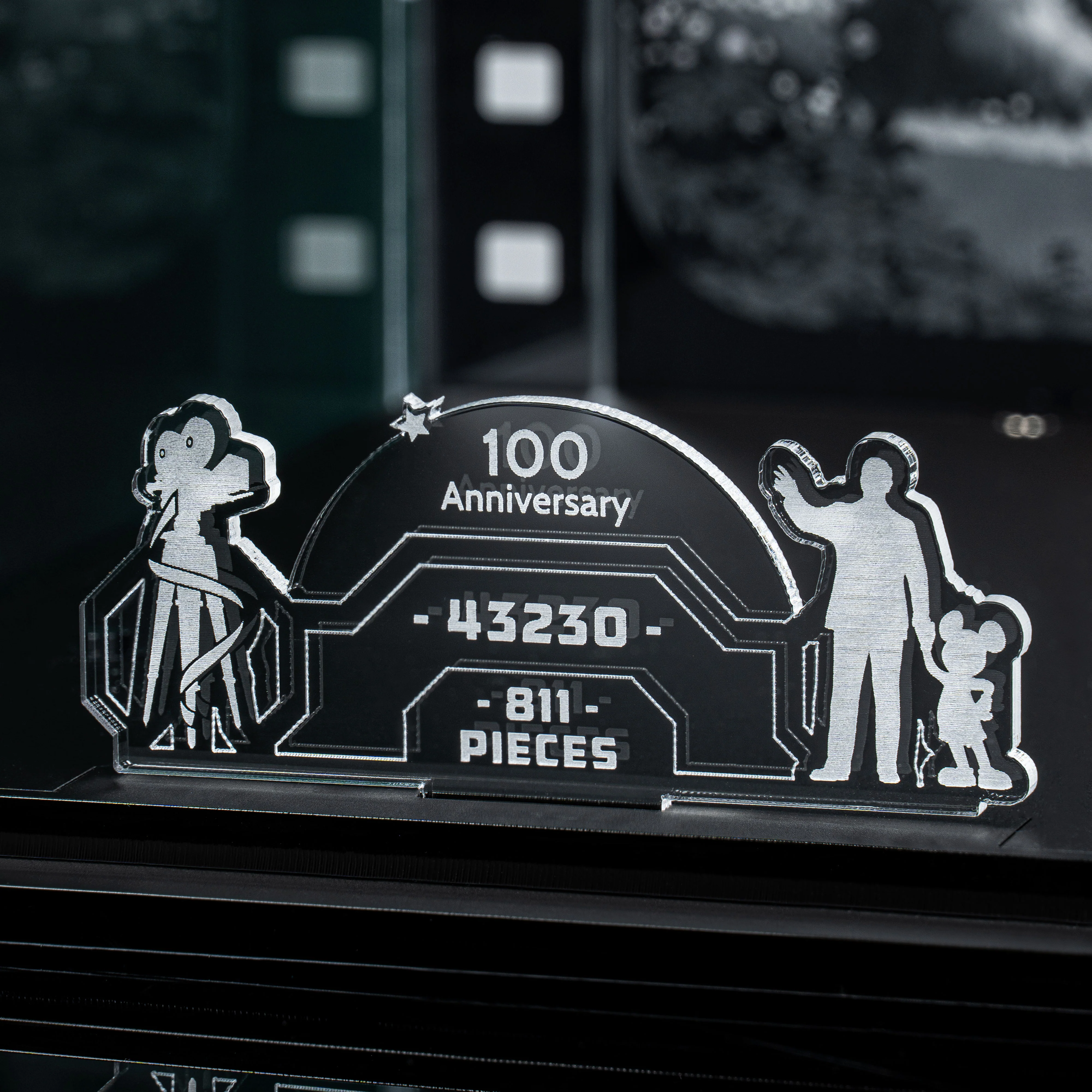 Limited Edition Display Case for LEGO® Walt Disney Tribute Camera (43230) - Image 10