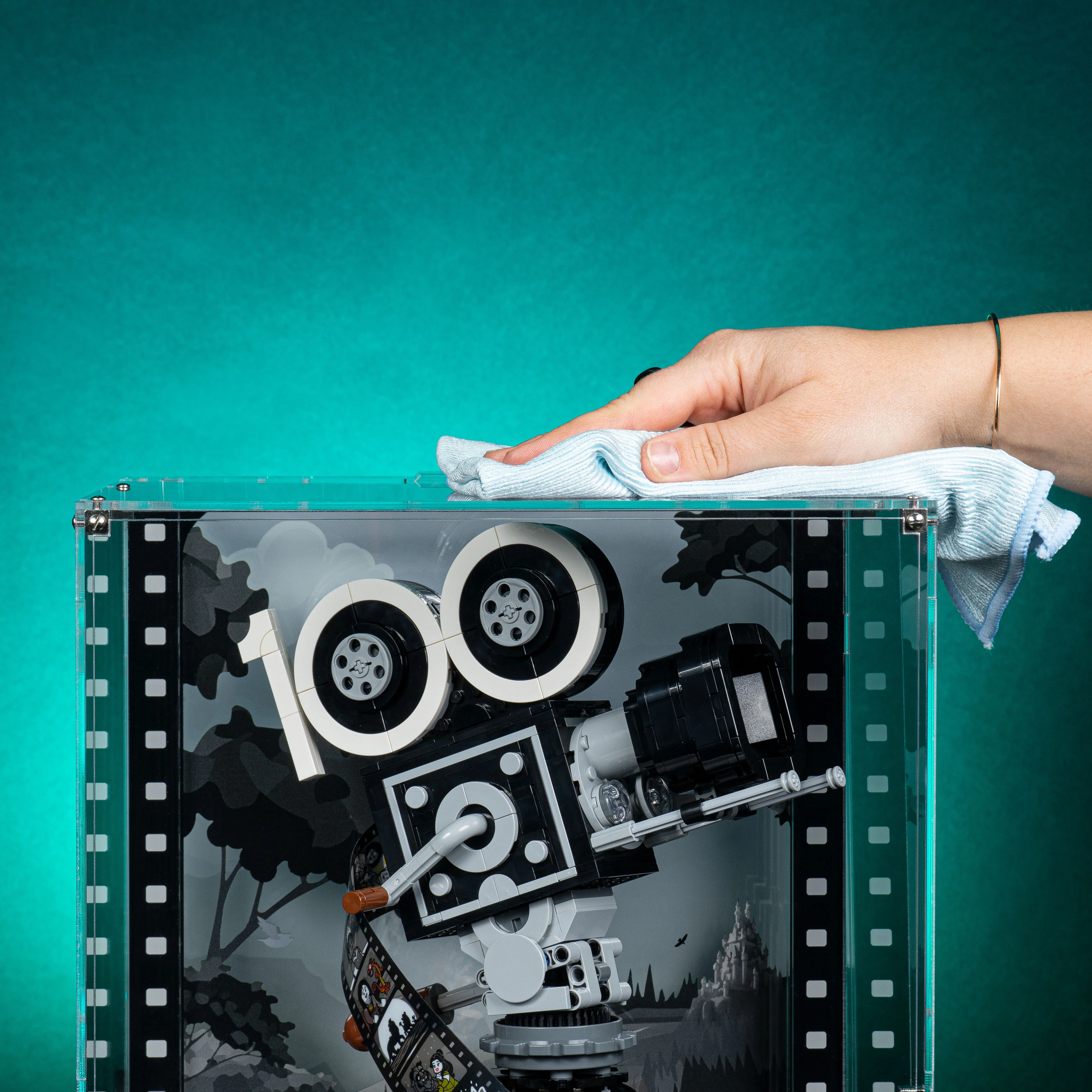 Limited Edition Display Case for LEGO® Walt Disney Tribute Camera (43230) - Image 7