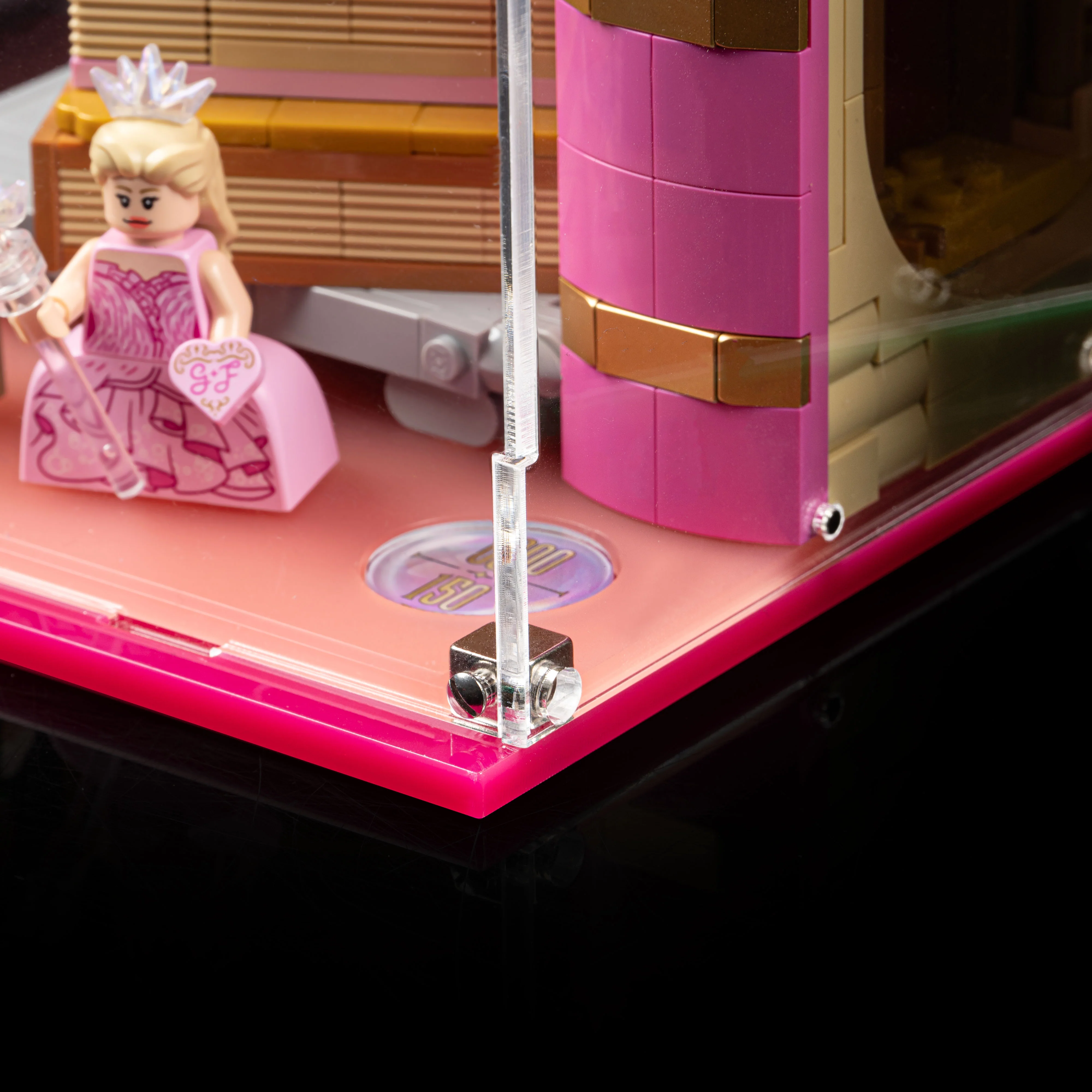 Limited Edition Display Case for LEGO® Wicked: Glinda and Elphaba Bookends (75691) - Image 15
