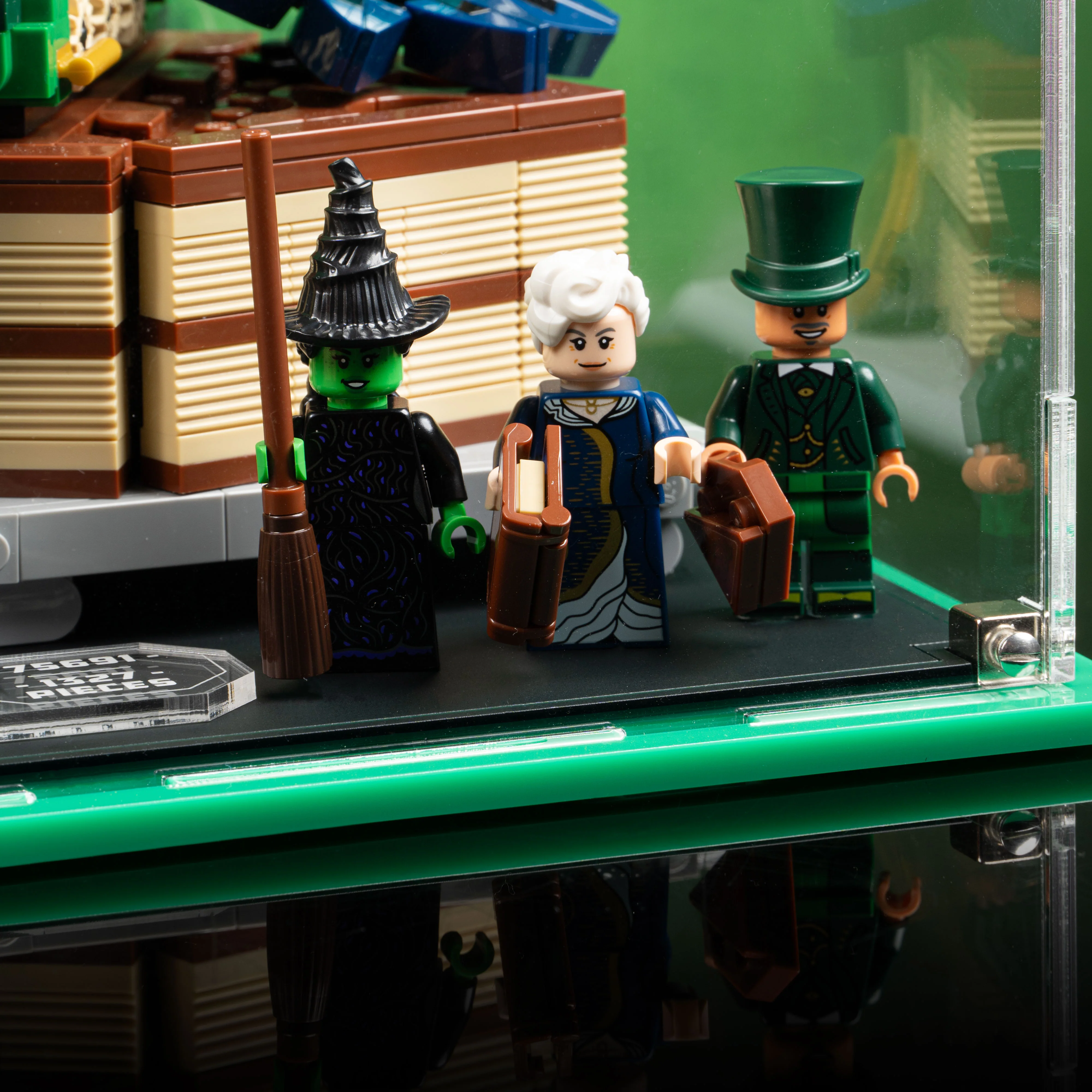 Limited Edition Display Case for LEGO® Wicked: Glinda and Elphaba Bookends (75691) - Image 6