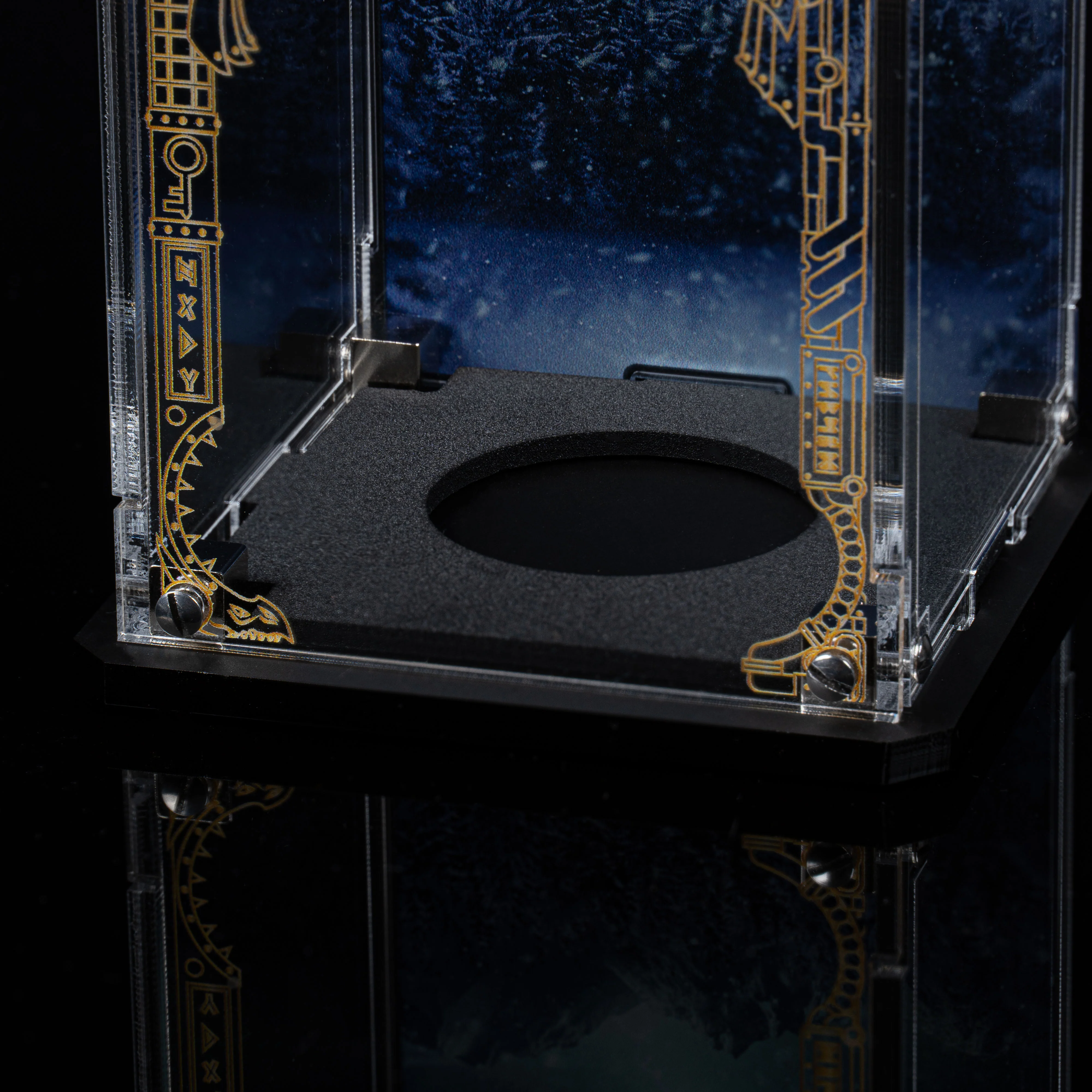 Limited Edition Display Case & Plaque for the Warhammer® Grombrindal Commemorative Anniversary Miniature - Image 11